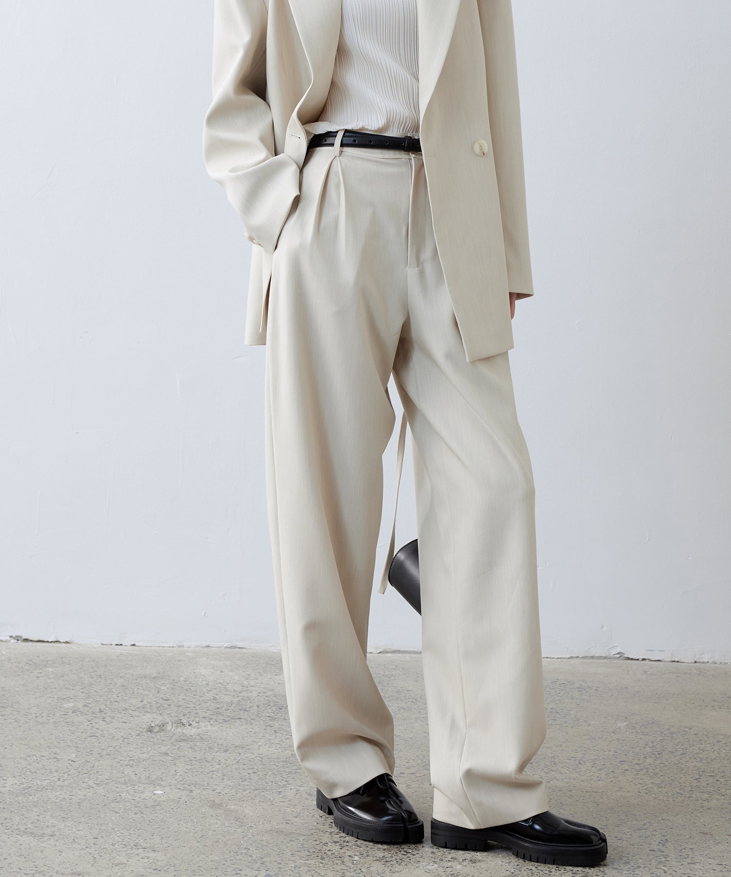 Mid-Rise Tapered Trousers