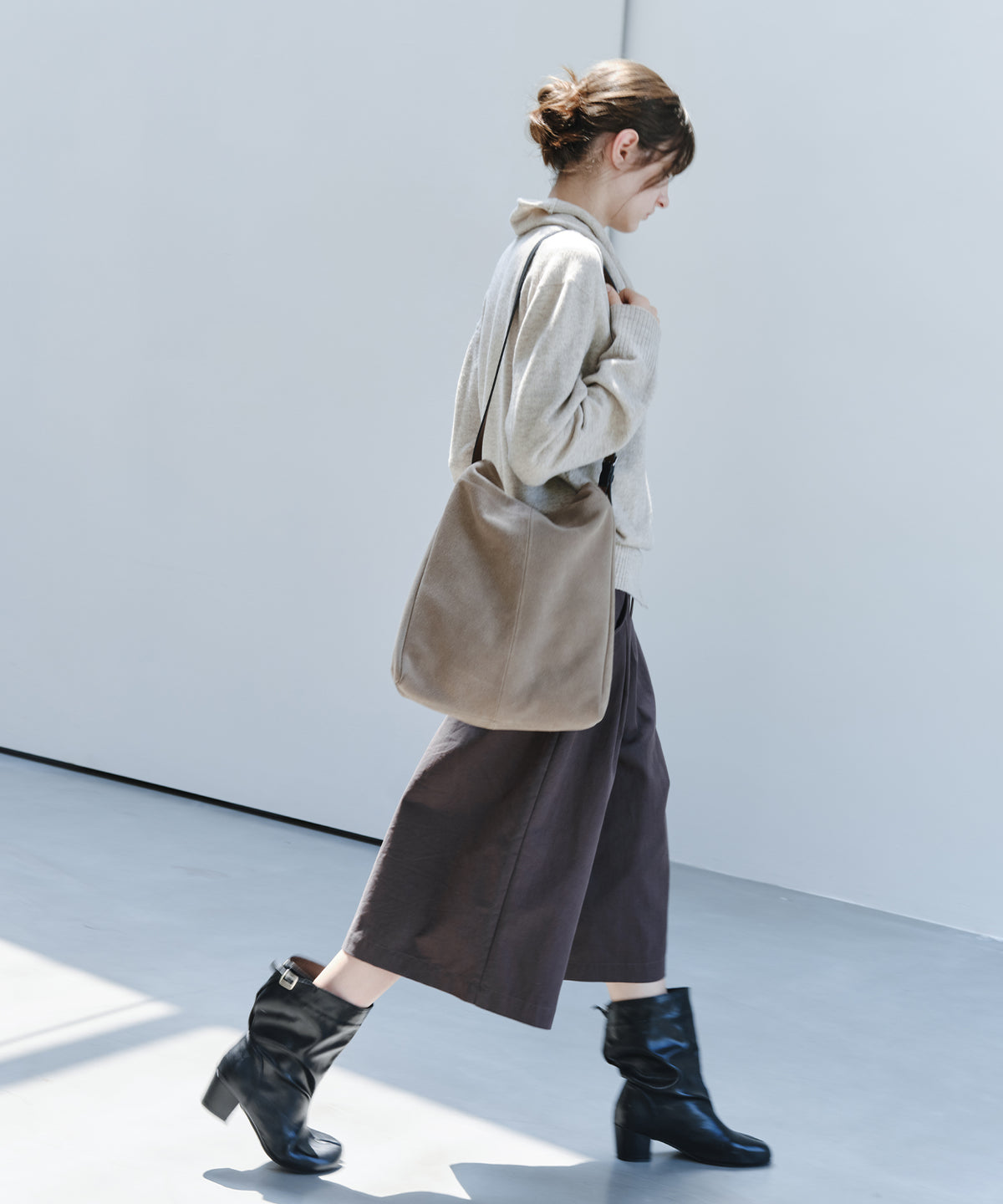 「11月下旬出荷予定」Draped Neck Button Hem Knit Sweater