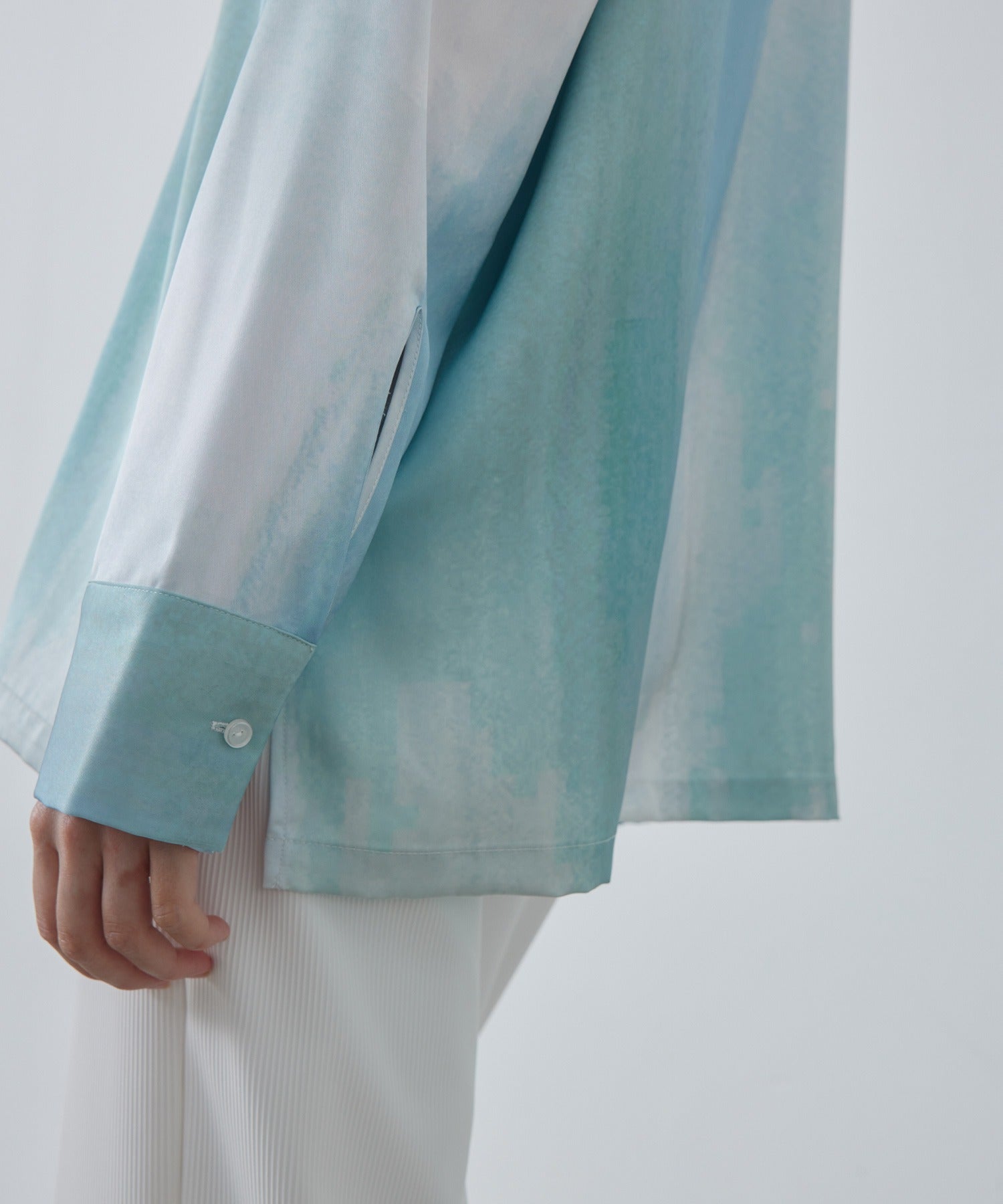 Nuance Pattern Shirt with Gradient Tone