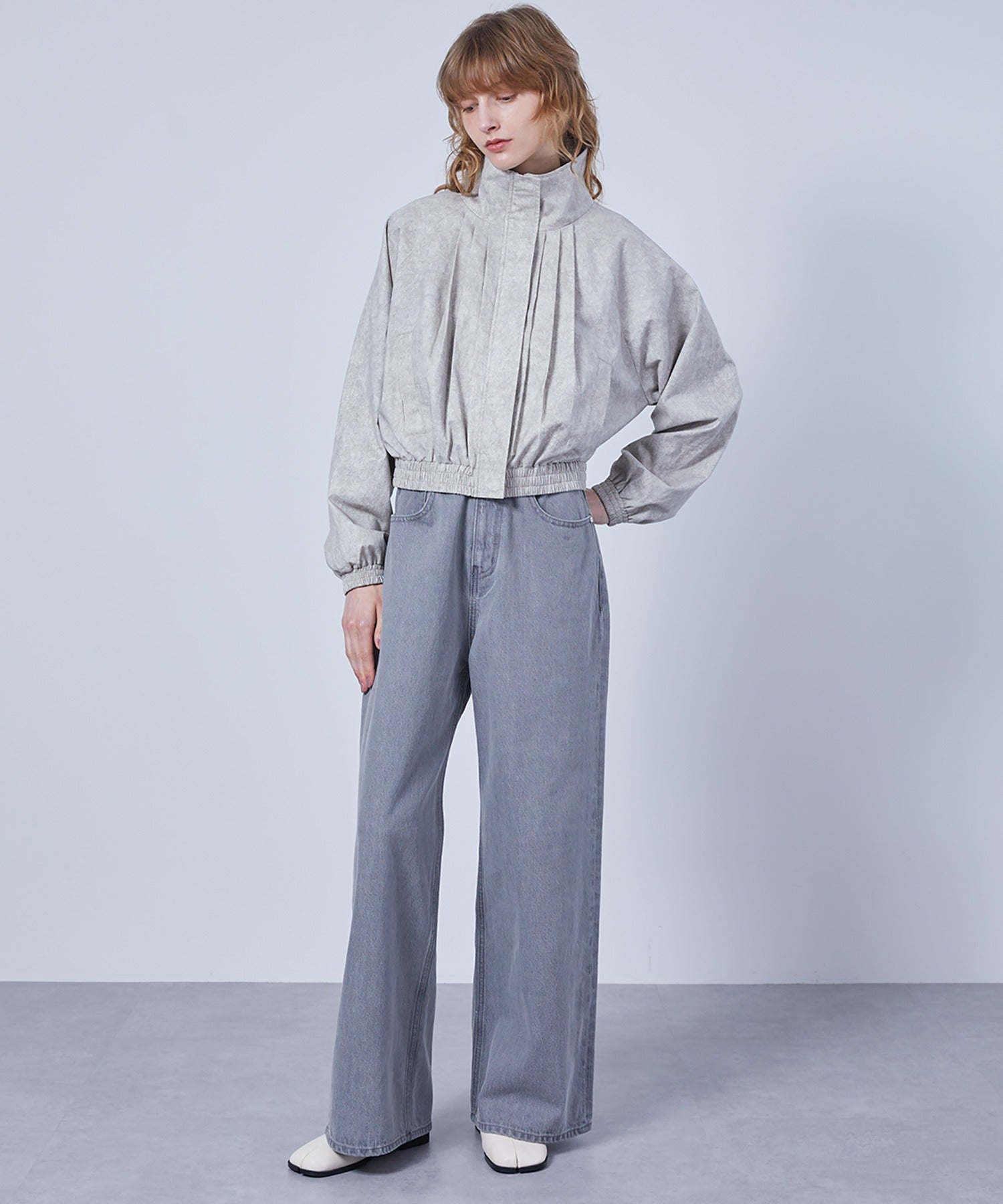 Nuance Marble Pattern High Neck Front-Tuck Volume Blouson