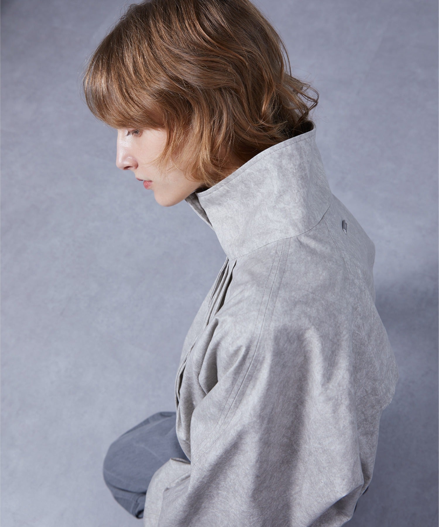 Nuance Marble Pattern High Neck Front-Tuck Volume Blouson