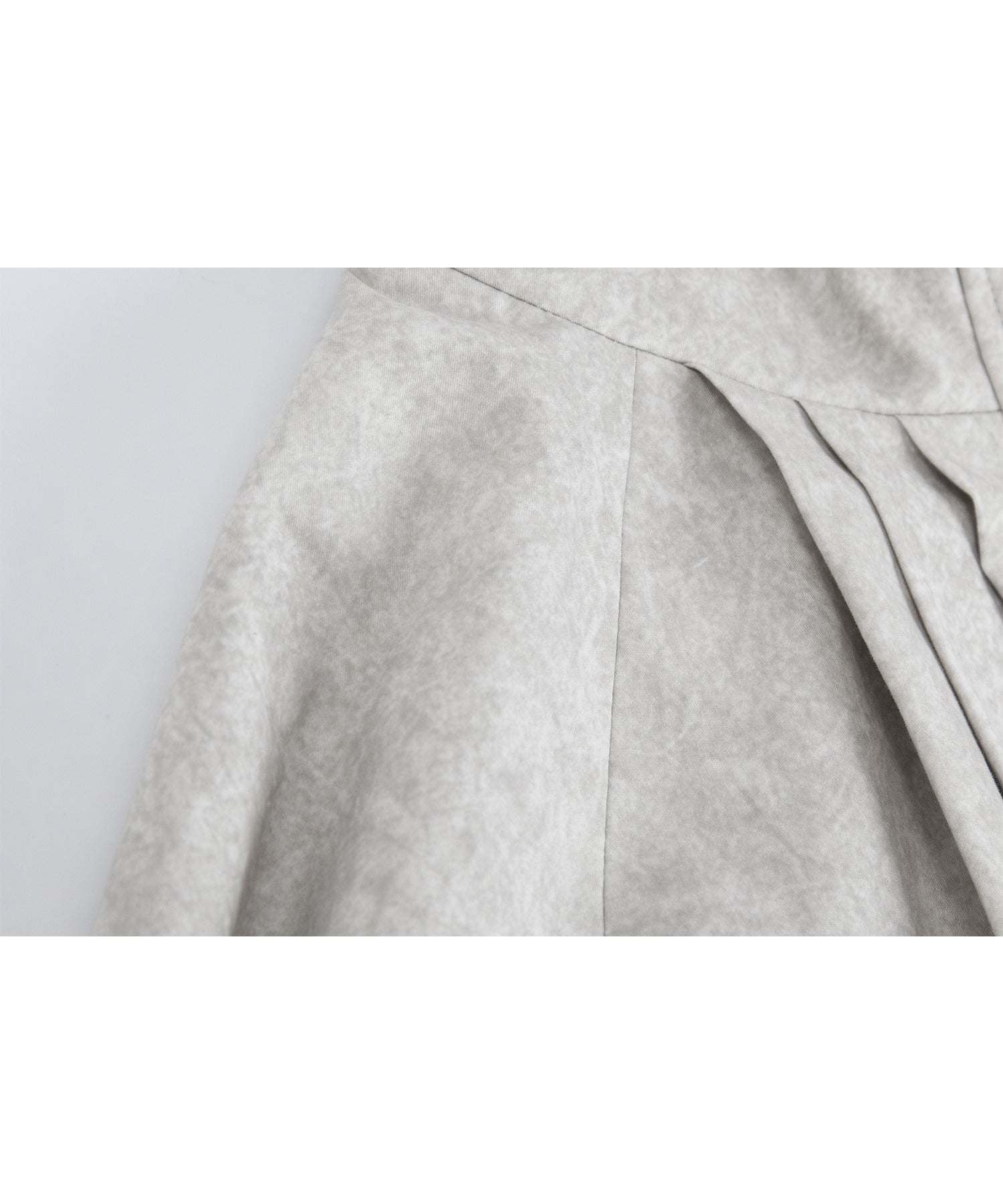 Nuance Marble Pattern High Neck Front-Tuck Volume Blouson