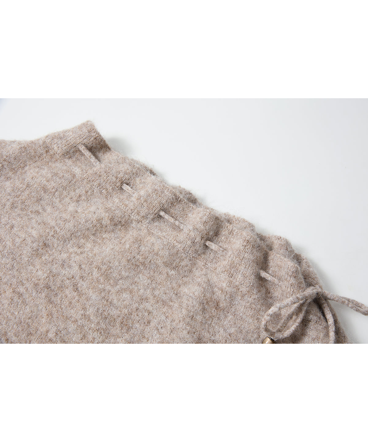 「9月下旬出荷予定」Shaggy Off-Shoulder Drawstring Knit Top