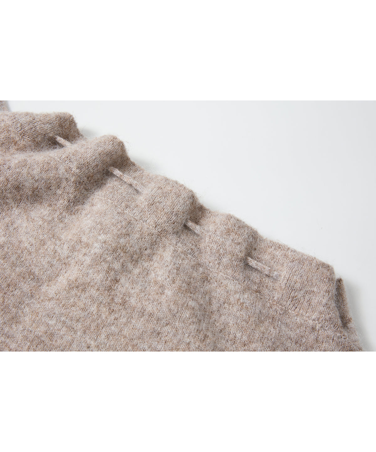 「9月下旬出荷予定」Shaggy Off-Shoulder Drawstring Knit Top