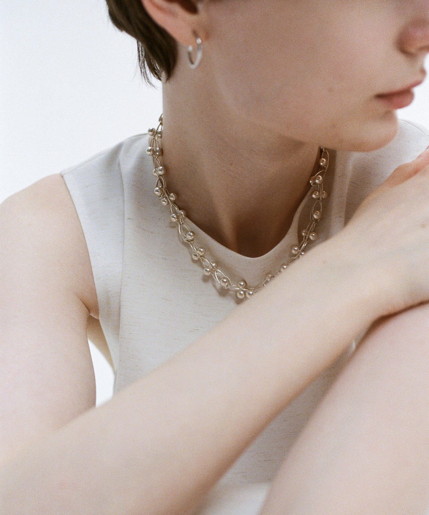 Back-Drape Sleeveless 미디 드레스