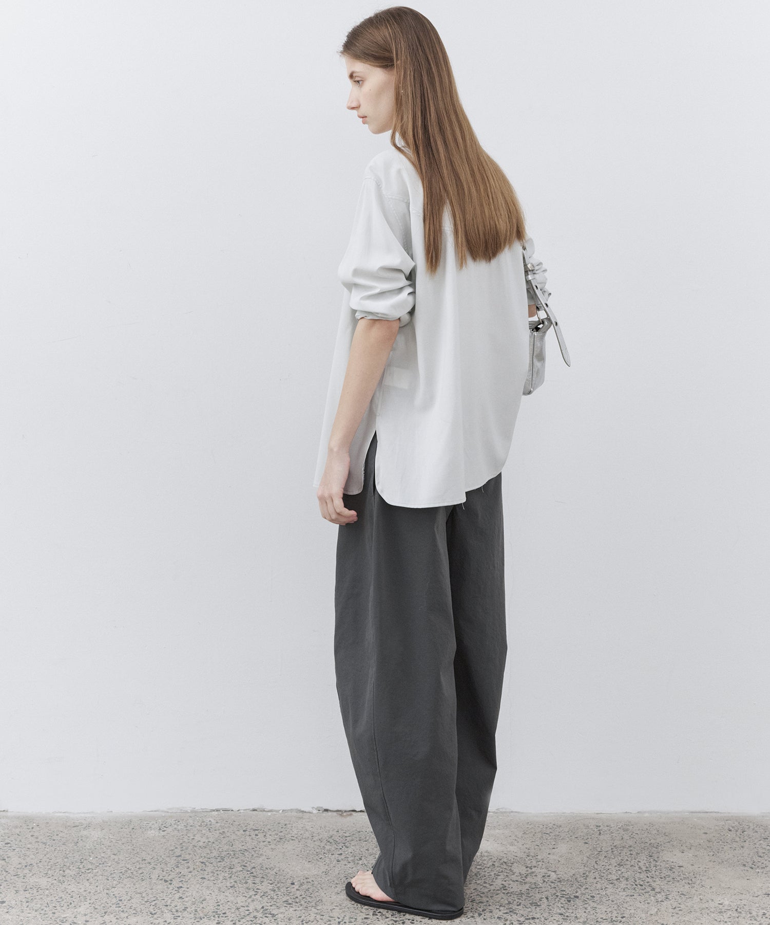 Curved Line Tuck Wide Pants