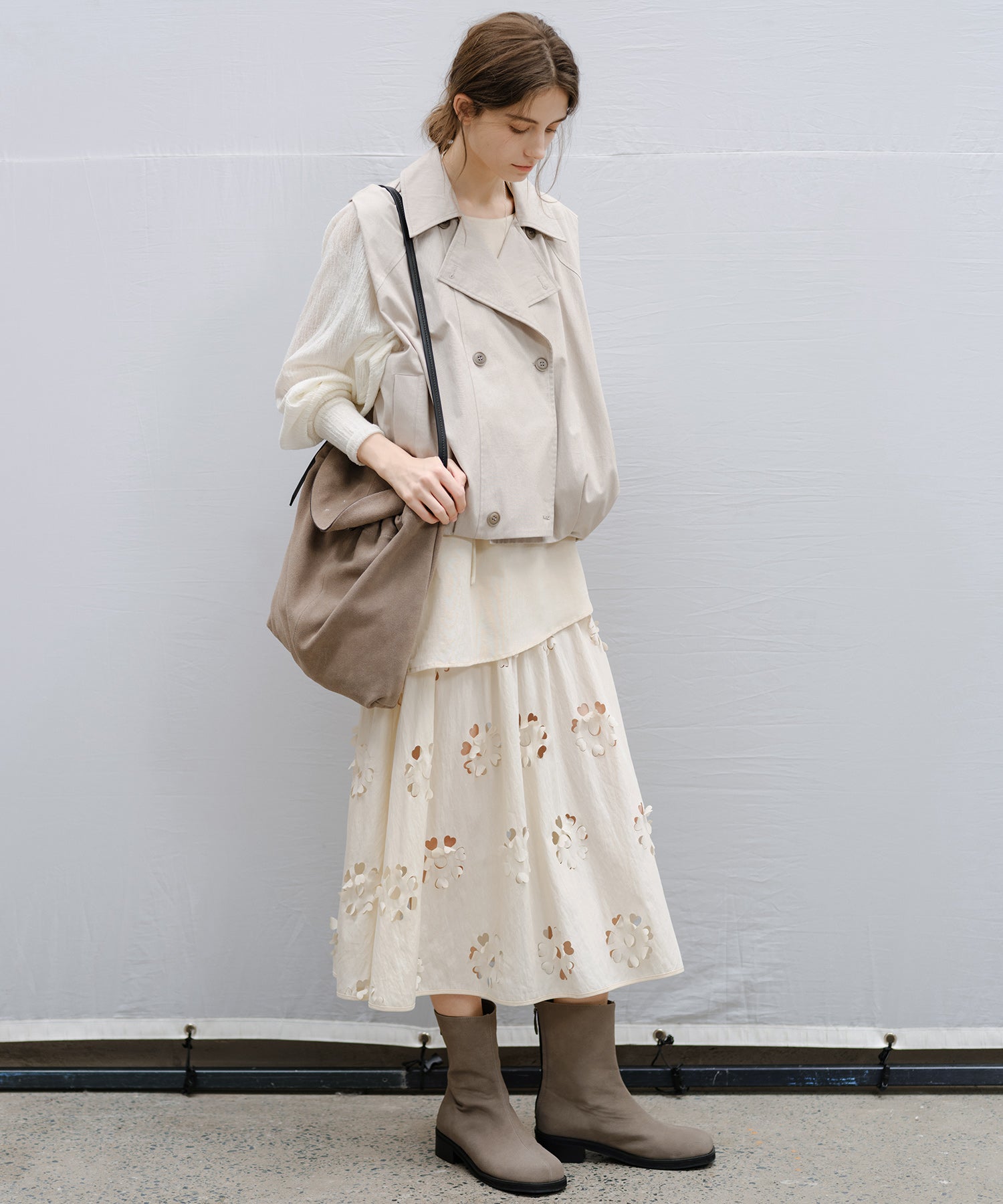 "Shipping scheduled for late February to early March" Lapel Collar Double-Breasted Vest