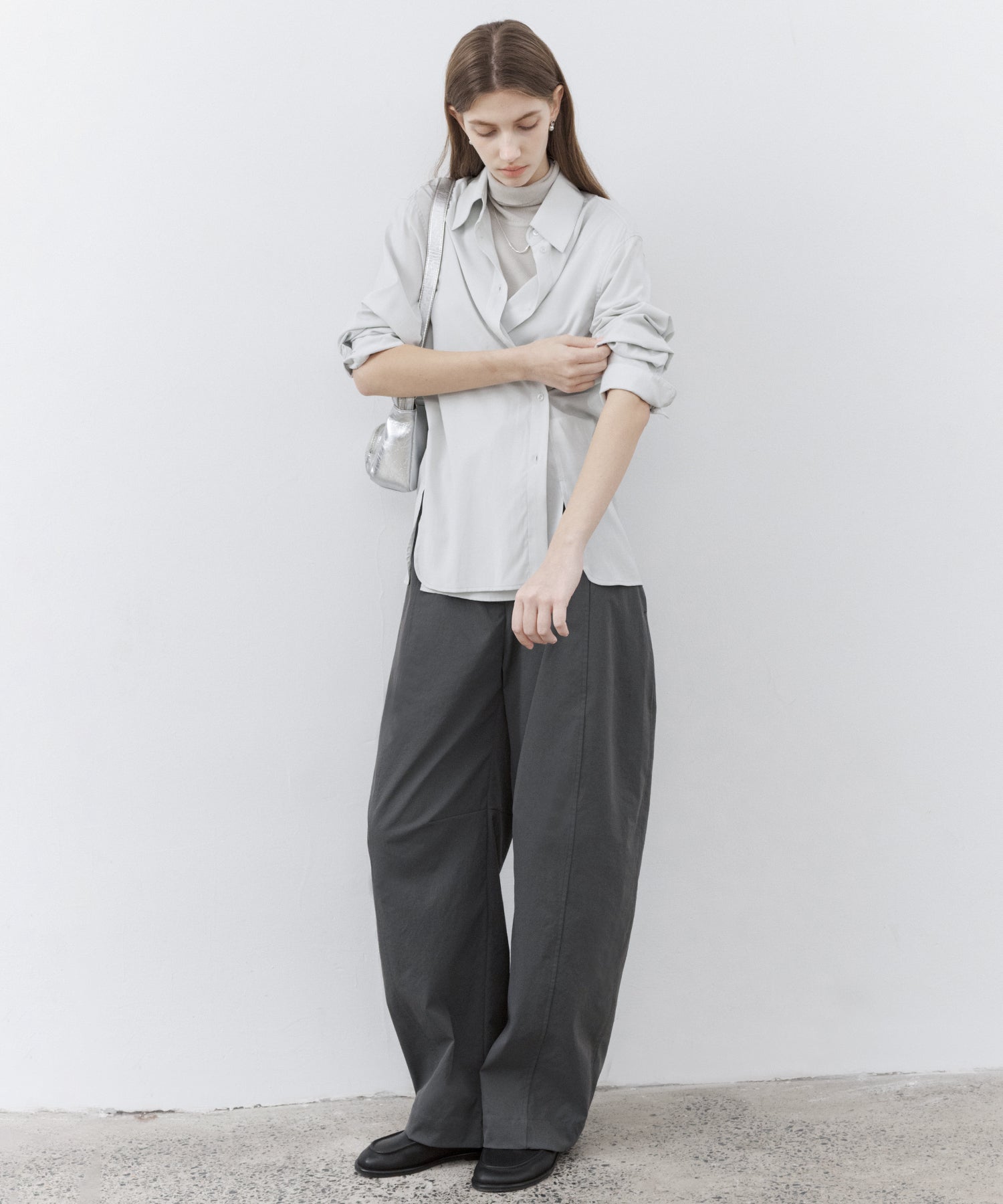 Curved Line Tuck Wide Pants