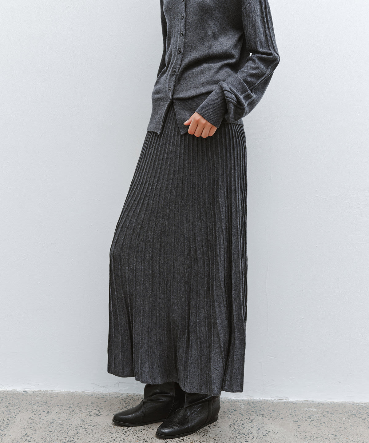 「10月下旬出荷予定」Wool-Silk Blend Pleated Knit Skirt