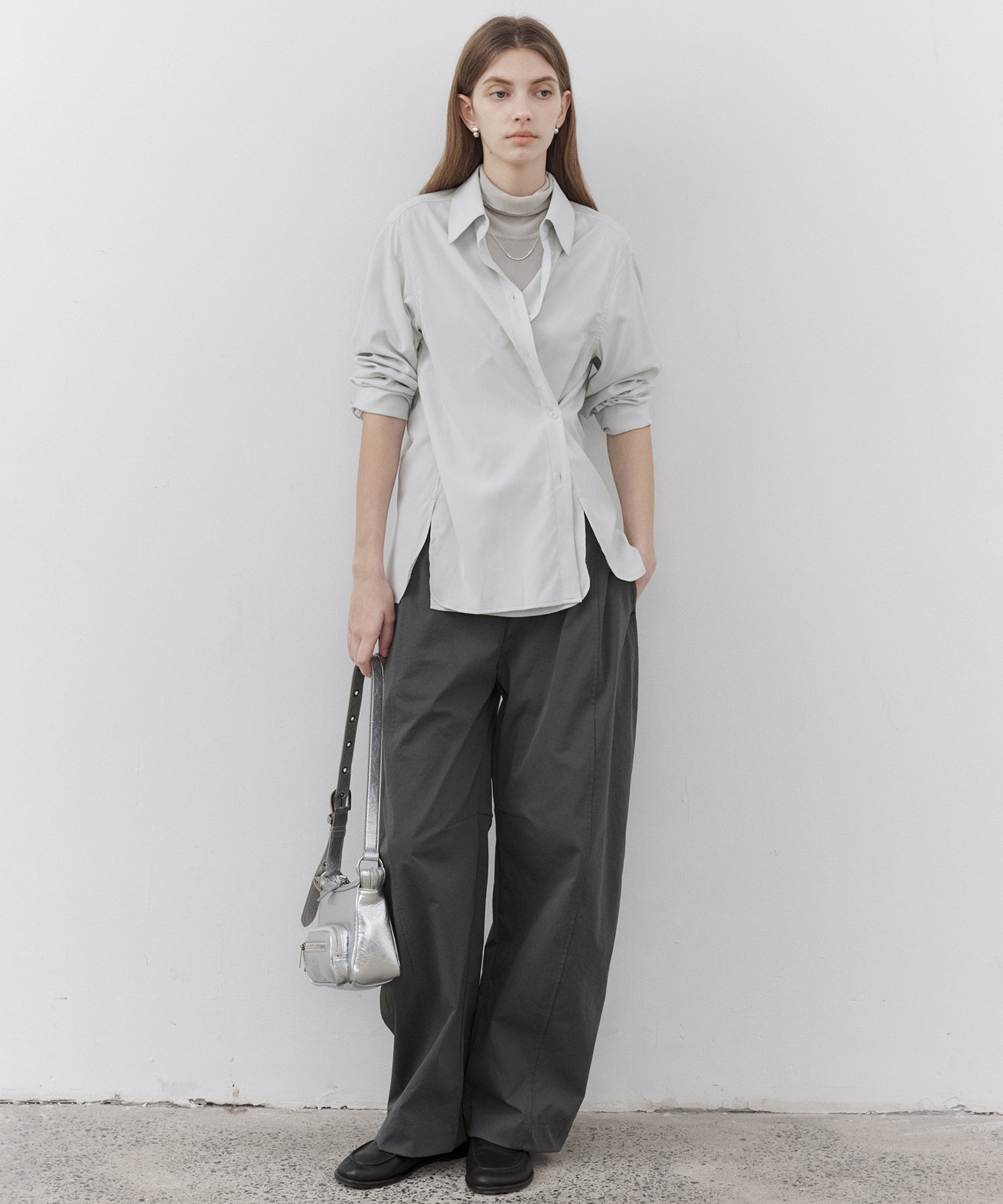 Curved Line Tuck Wide Pants