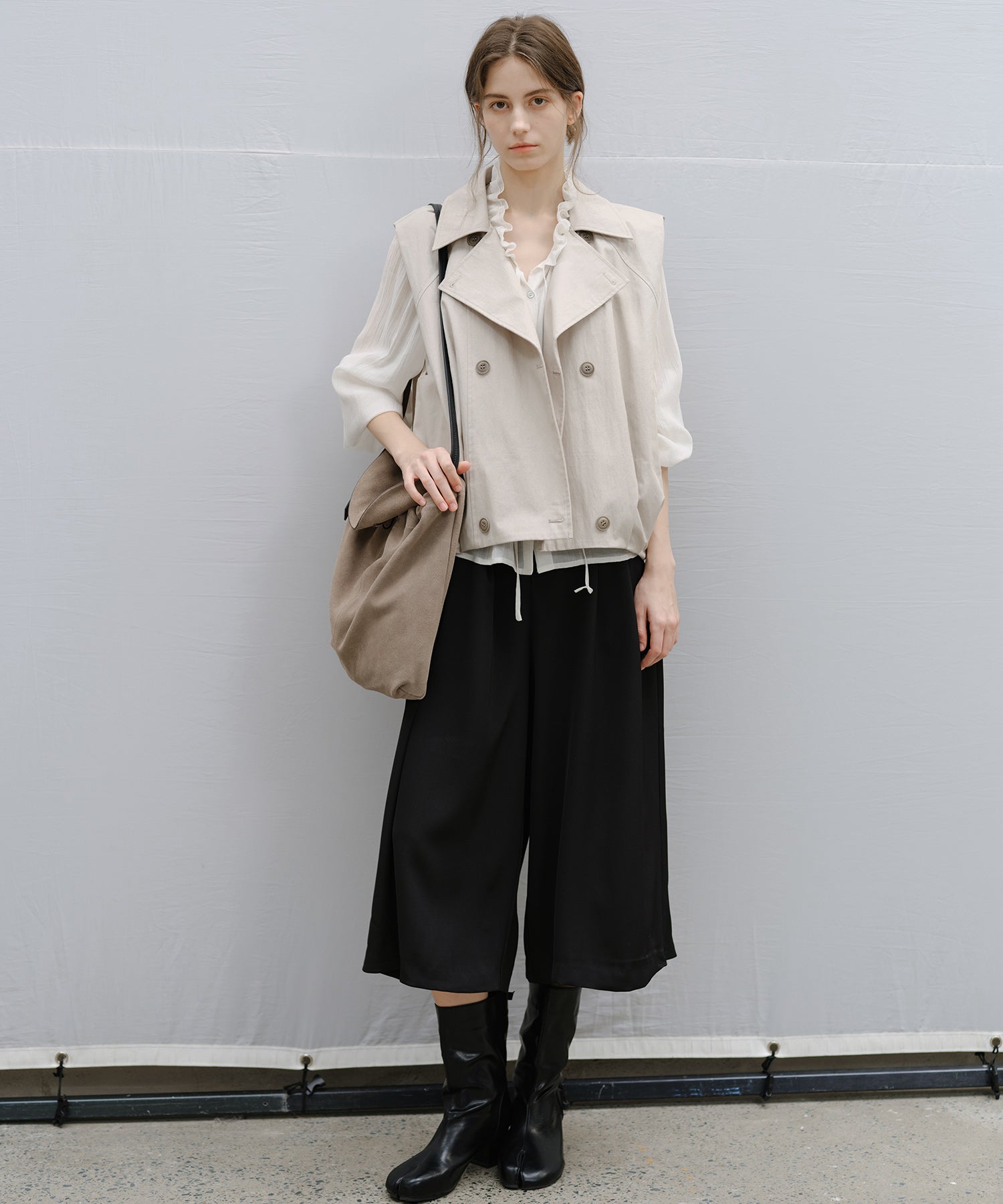 "Shipping scheduled for late February to early March" Lapel Collar Double-Breasted Vest