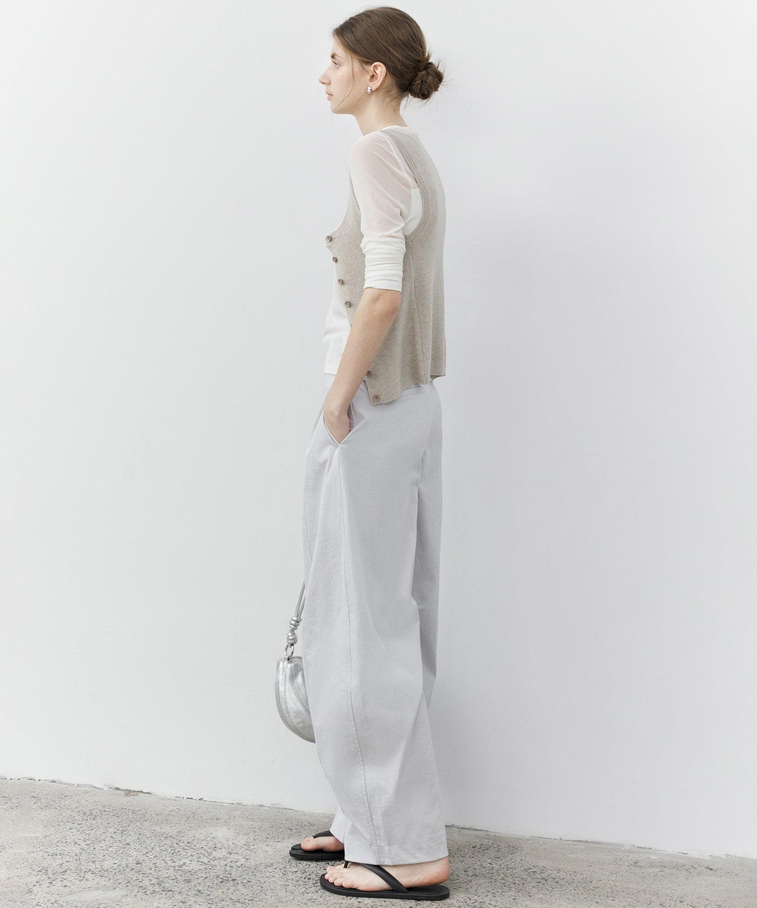 Curved Line Tuck Wide Pants