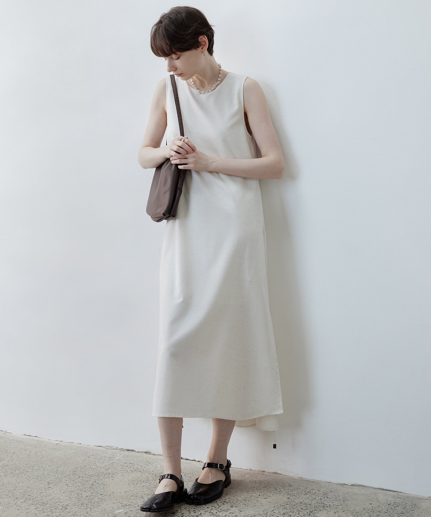 Back-Drape Sleeveless 미디 드레스