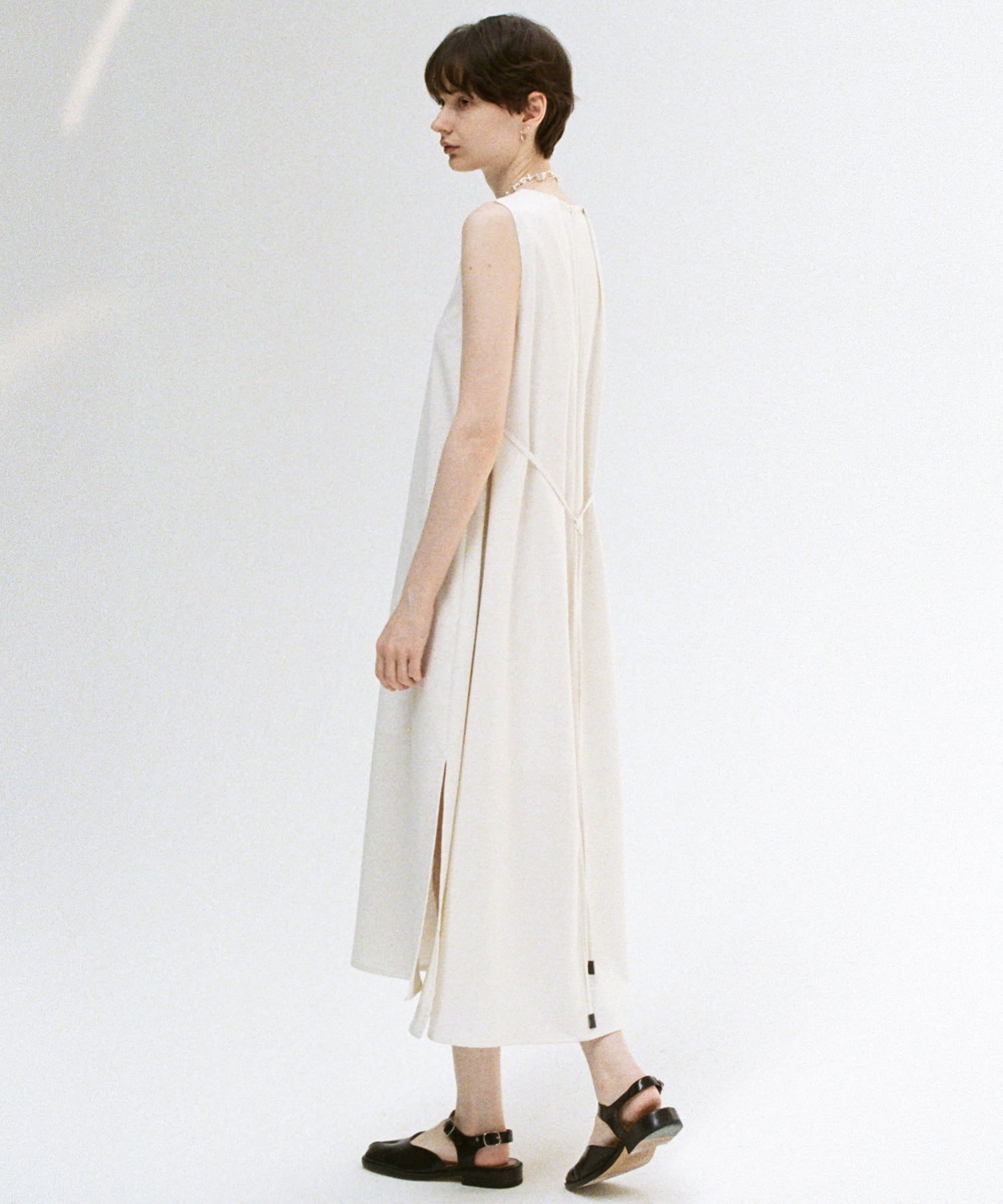 Back-Drape Sleeveless 미디 드레스