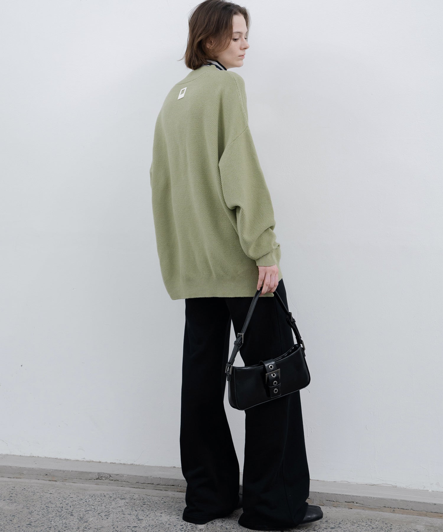 Round slit asymmetric design knit 