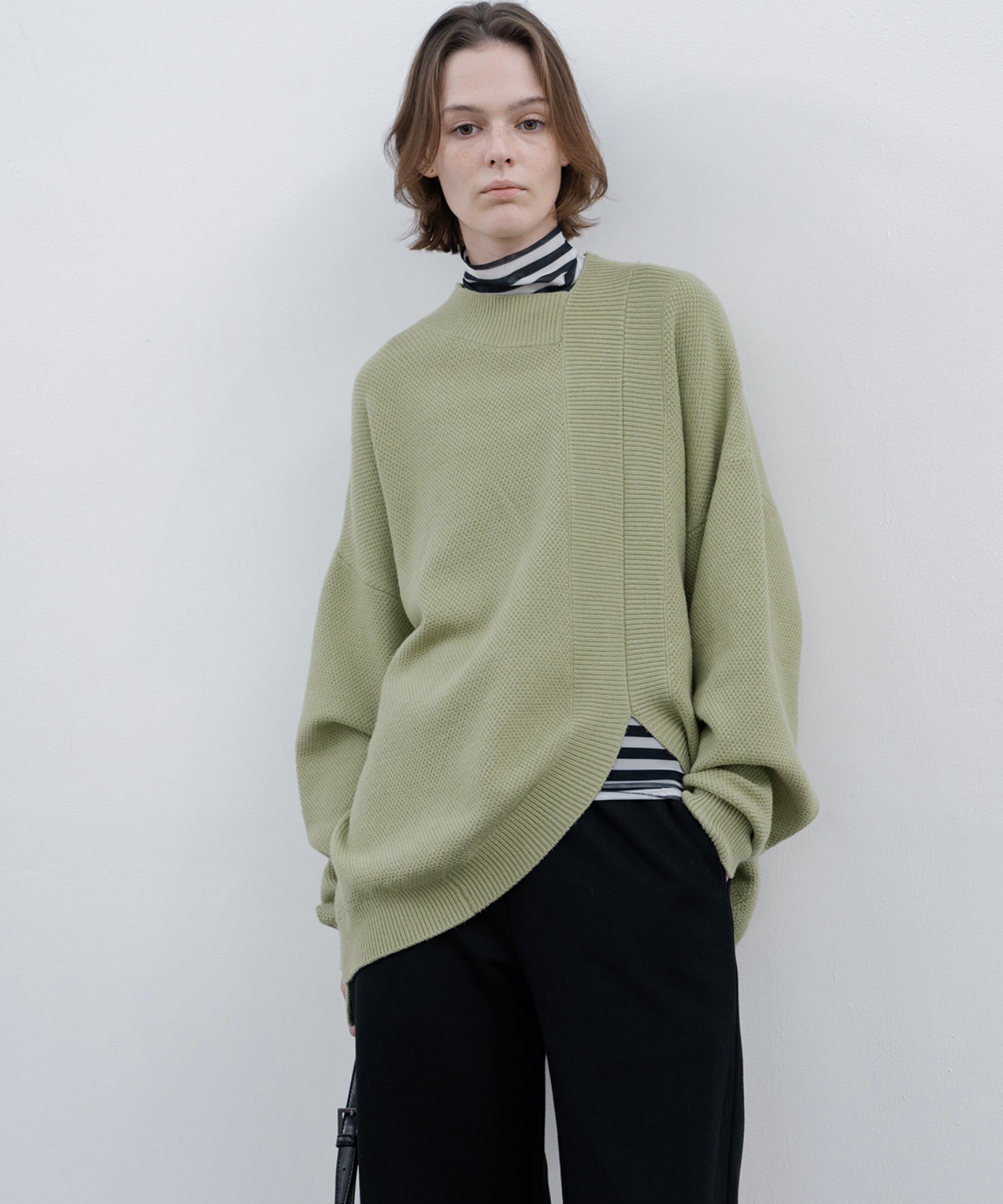 Round slit asymmetric design knit 