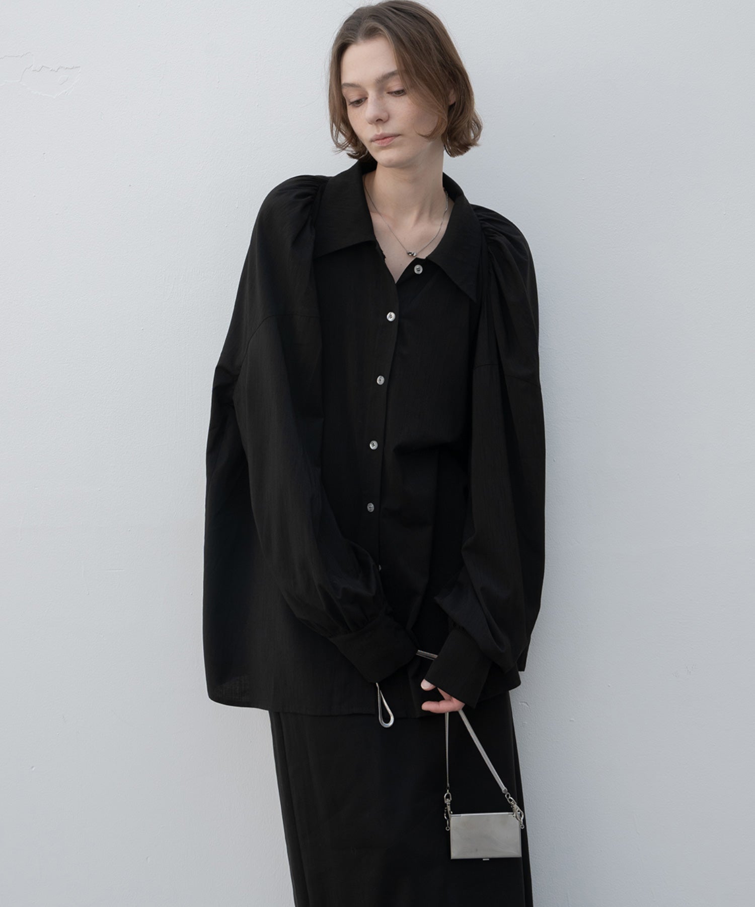 Gathered tuck shoulder volume sleeve over silhouette shirt 