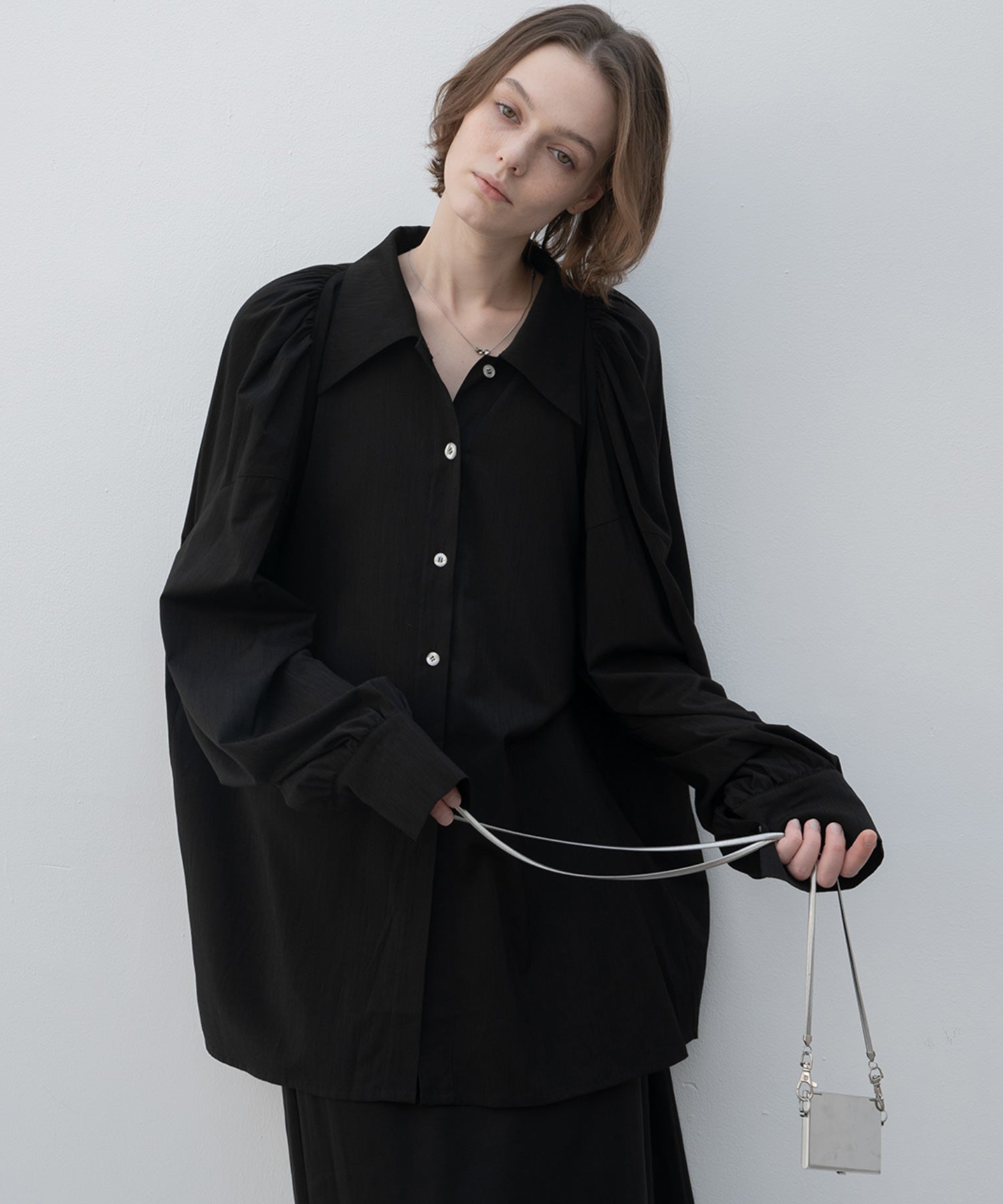 Gathered tuck shoulder volume sleeve over silhouette shirt 