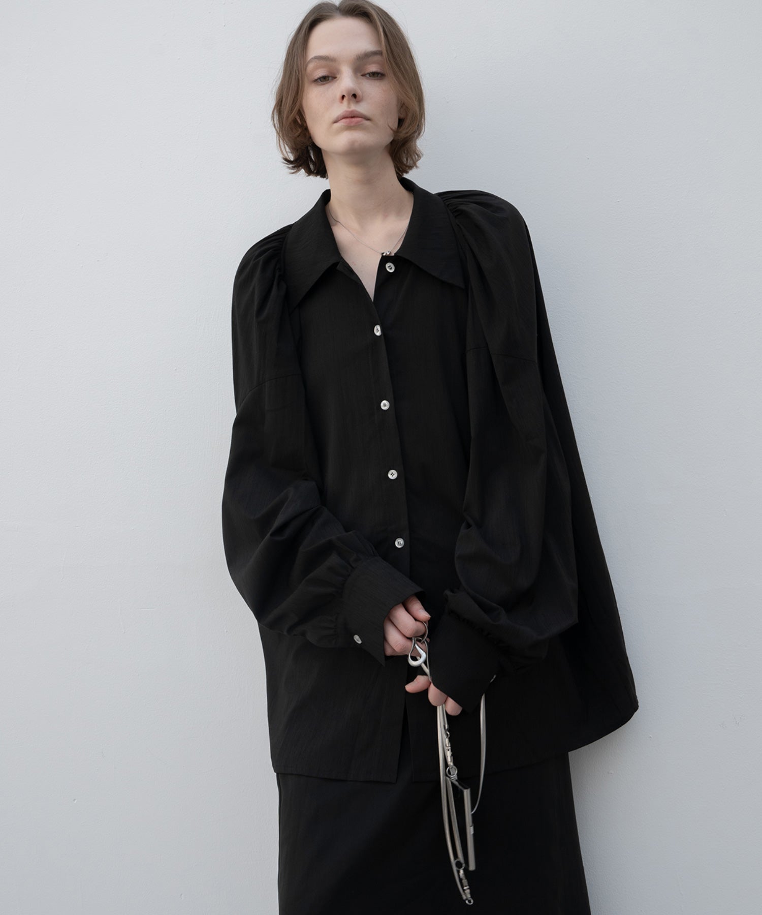 Gathered tuck shoulder volume sleeve over silhouette shirt 