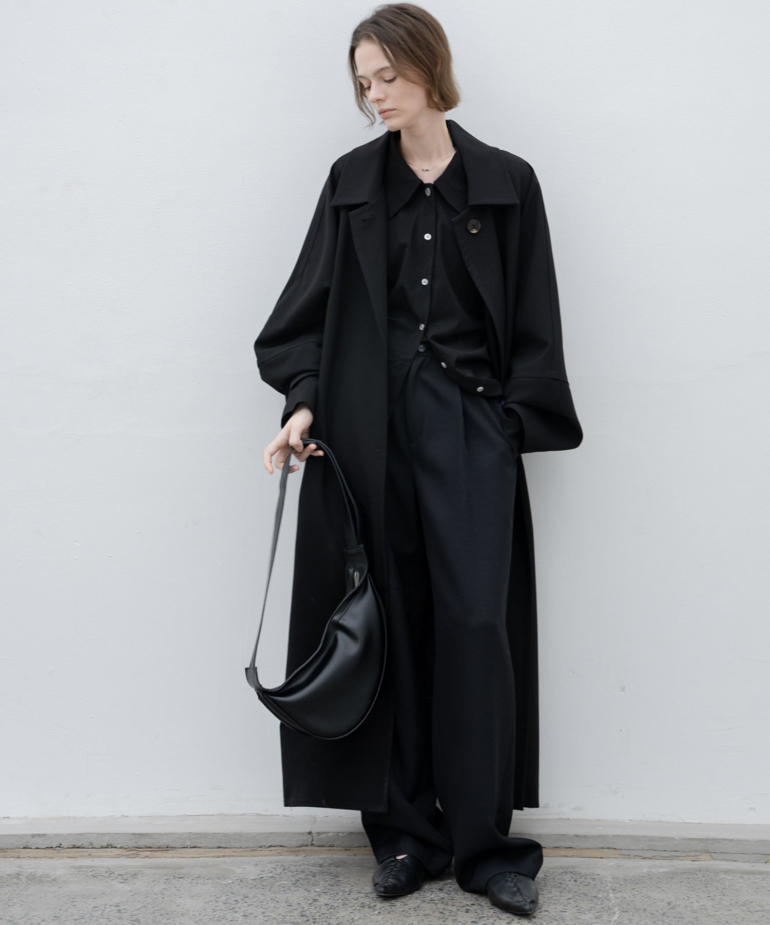Gathered tuck shoulder volume sleeve over silhouette shirt 
