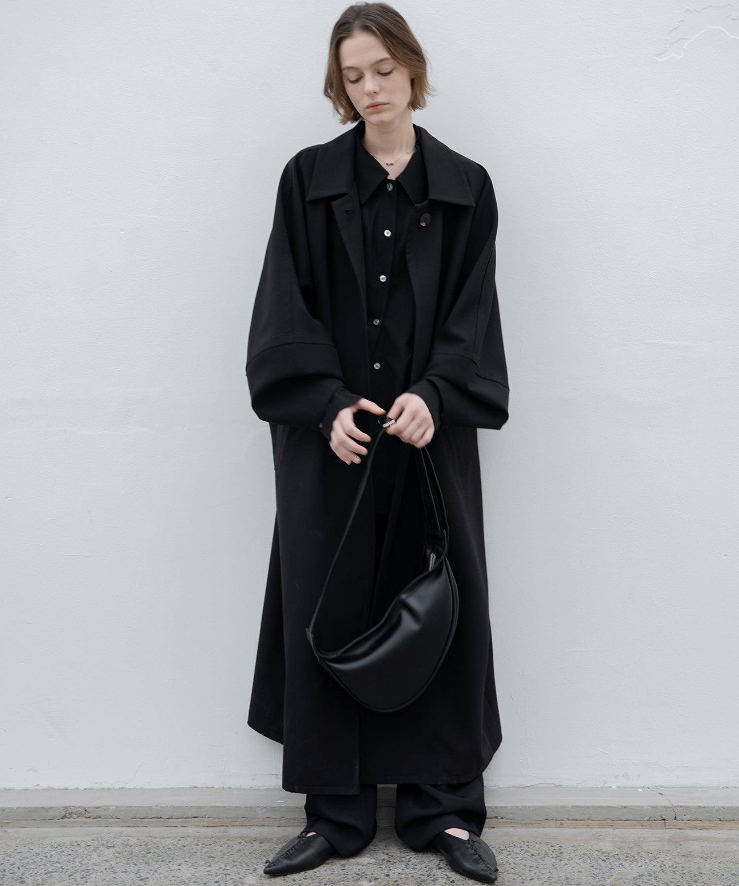 Gathered tuck shoulder volume sleeve over silhouette shirt 