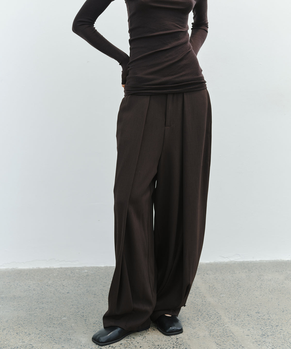 「10月下旬出荷予定」Tuck Detail Adjustable Hem Wide Pants