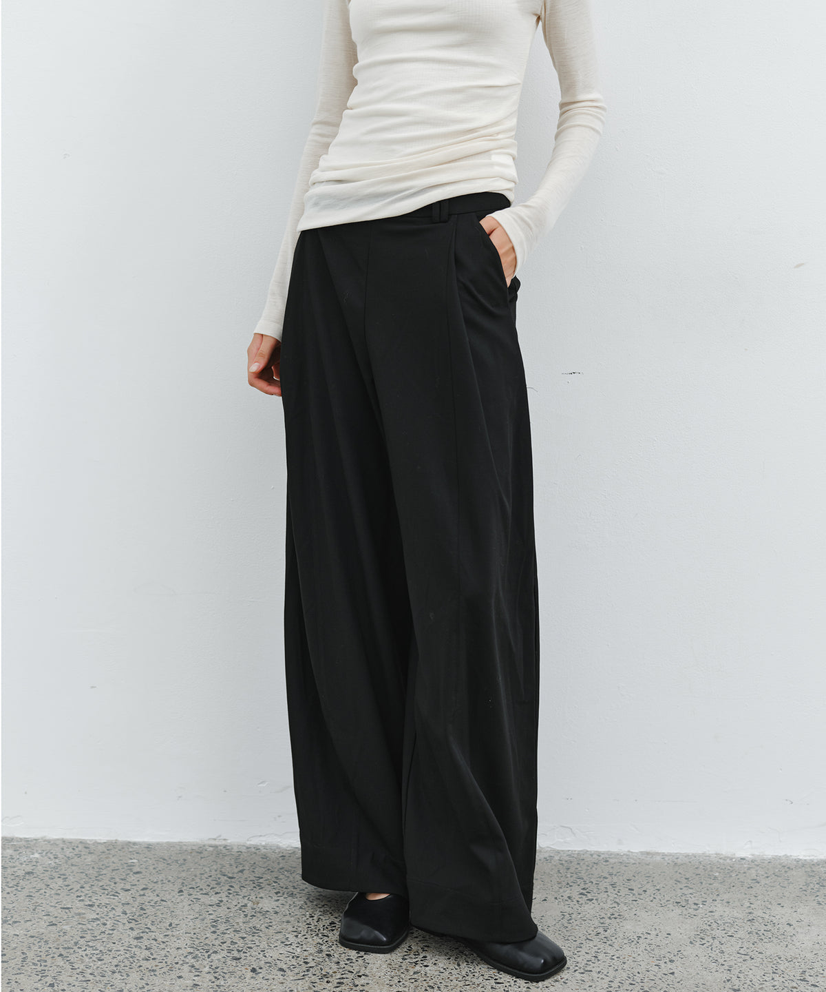 「10月下旬出荷予定」Tucked Wide Straight Slacks Pants