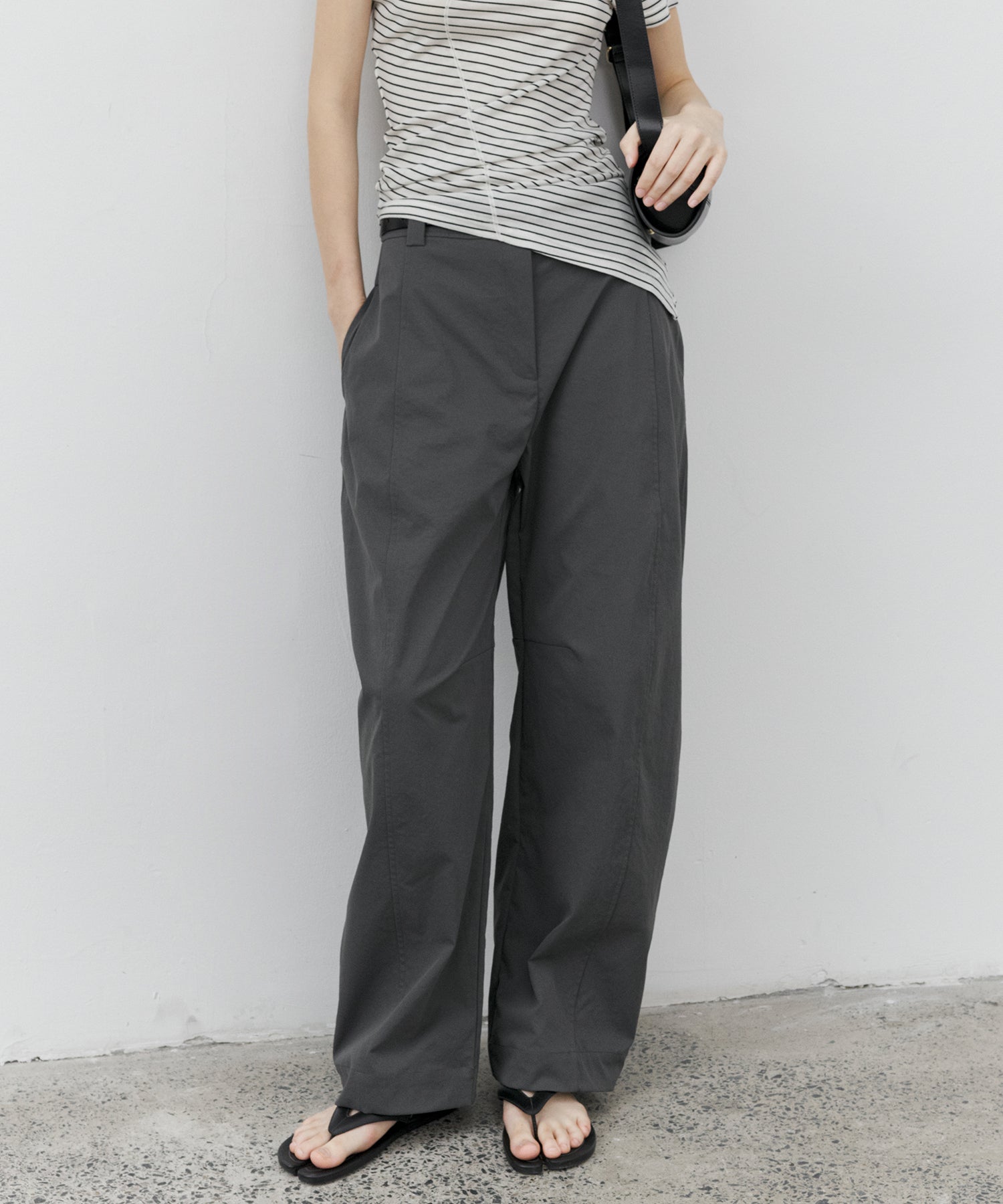 Curved Line Tuck Wide Pants