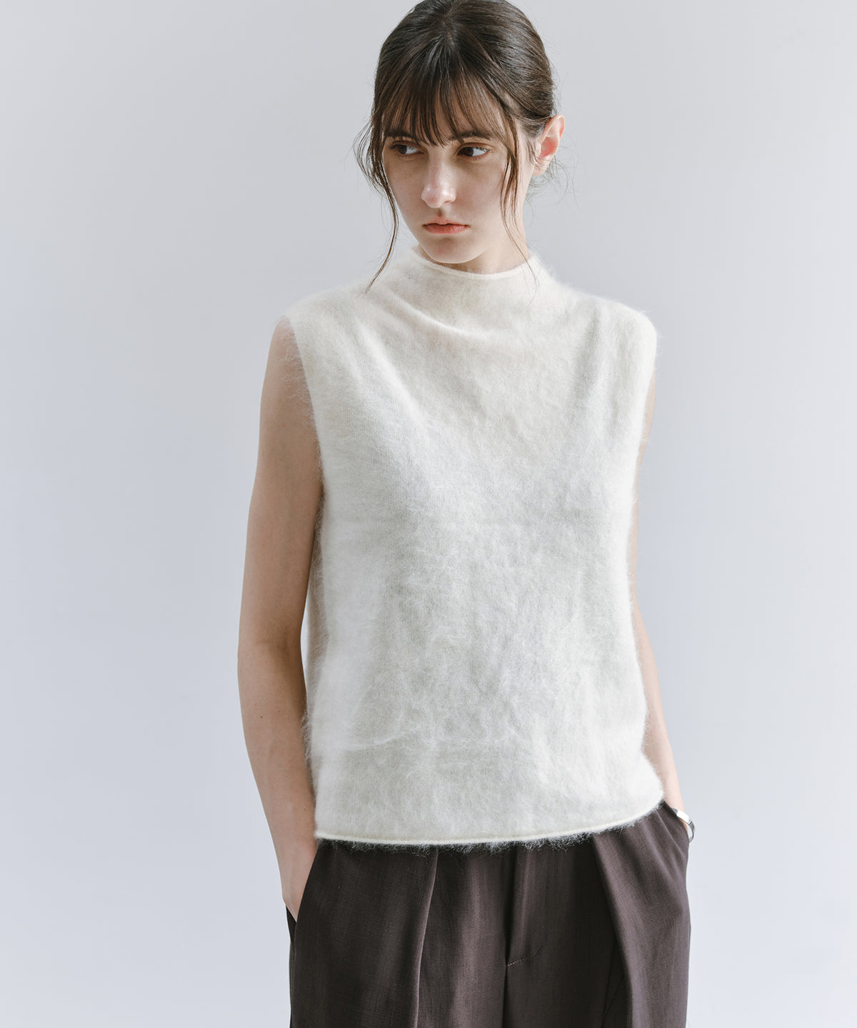 「10月下旬出荷予定」Brushed Cashmere-Blend High Neck Knit Vest