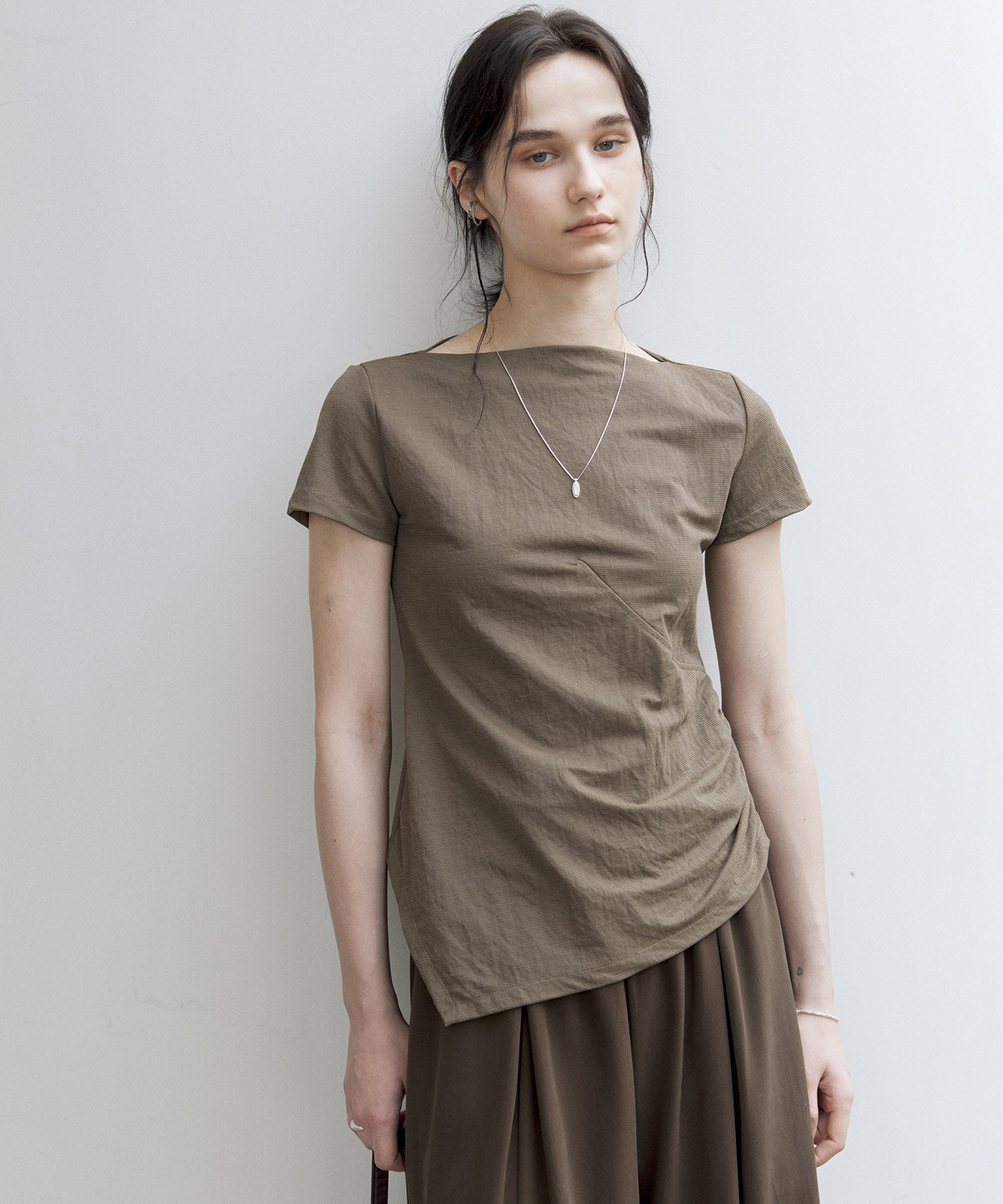Asymmetric Gather Boat Neck Slim T-shirt