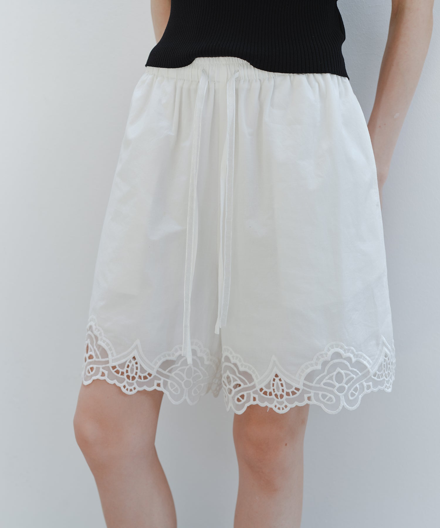 「8月中旬～下旬出荷」Cutwork Embroidery Easy Half Pants