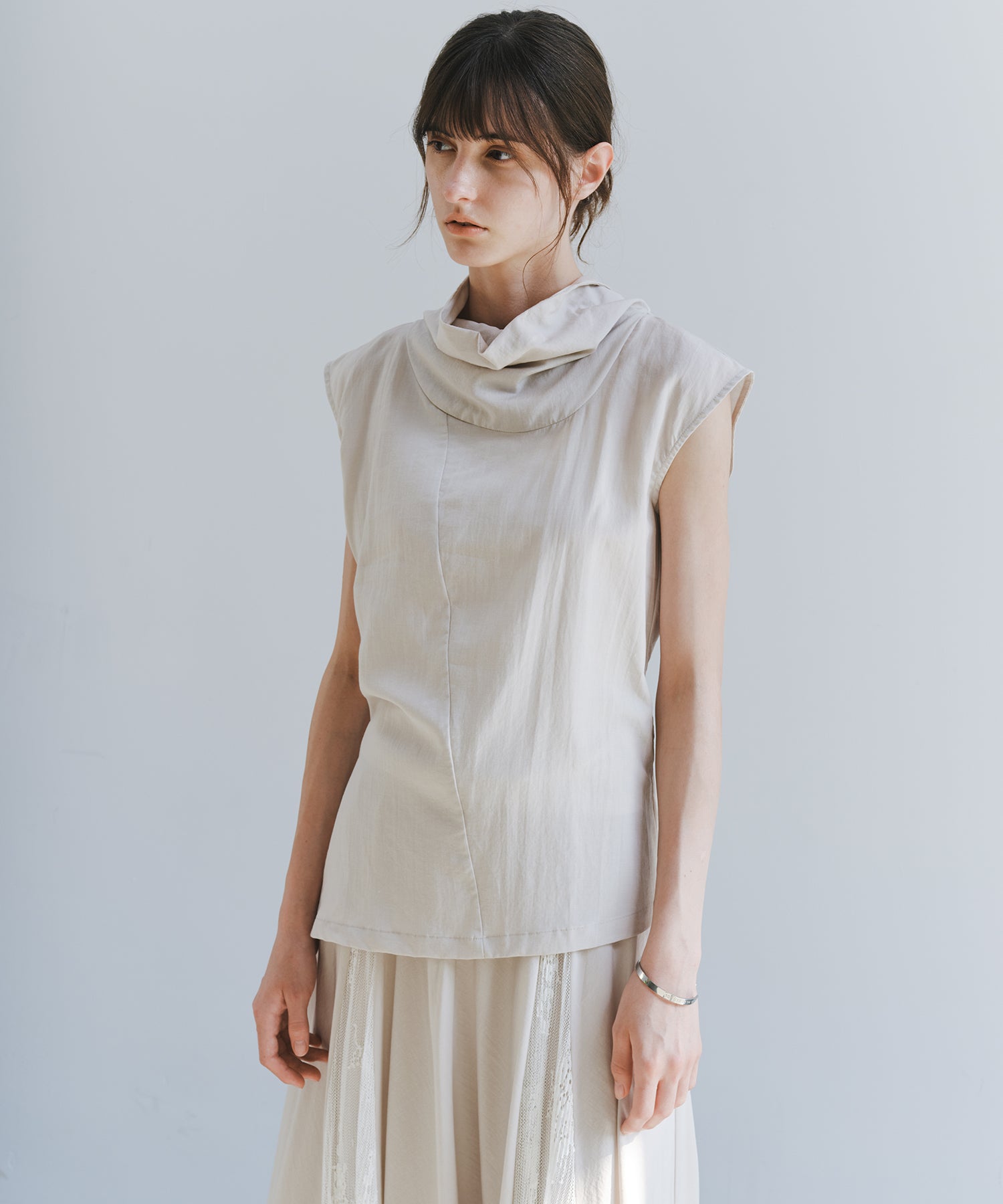 「7月中旬～下旬出荷」Draped Neck Back Tie Top