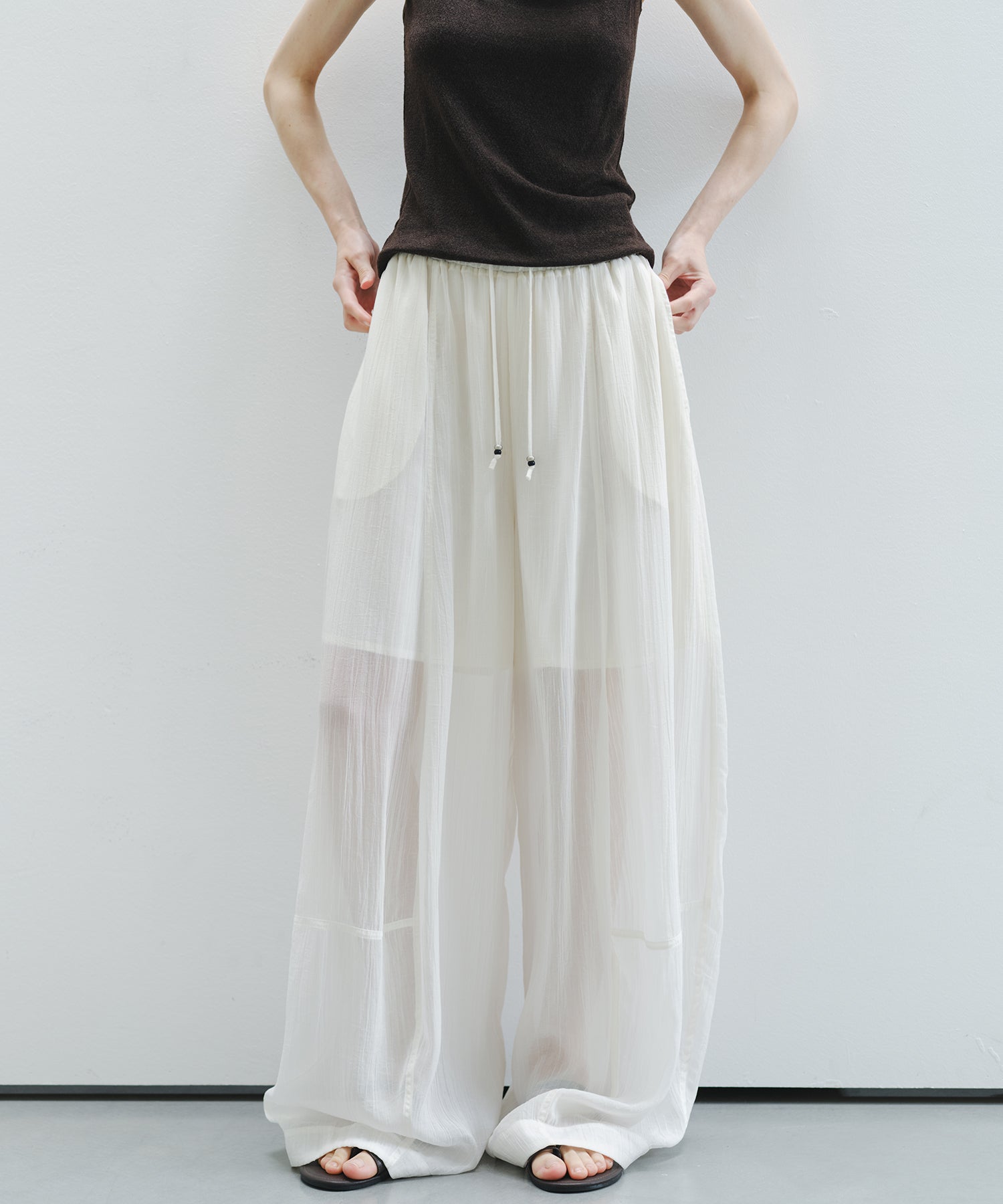 「6月上旬～中旬出荷」Curve Silhouette Drawstring Pants