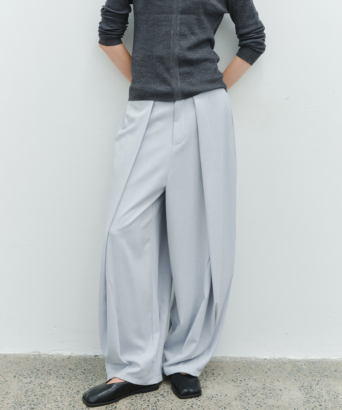 「10月下旬出荷予定」Tuck Detail Adjustable Hem Wide Pants