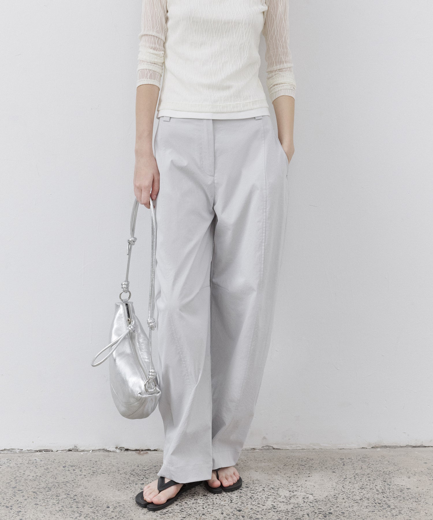 Curved Line Tuck Wide Pants