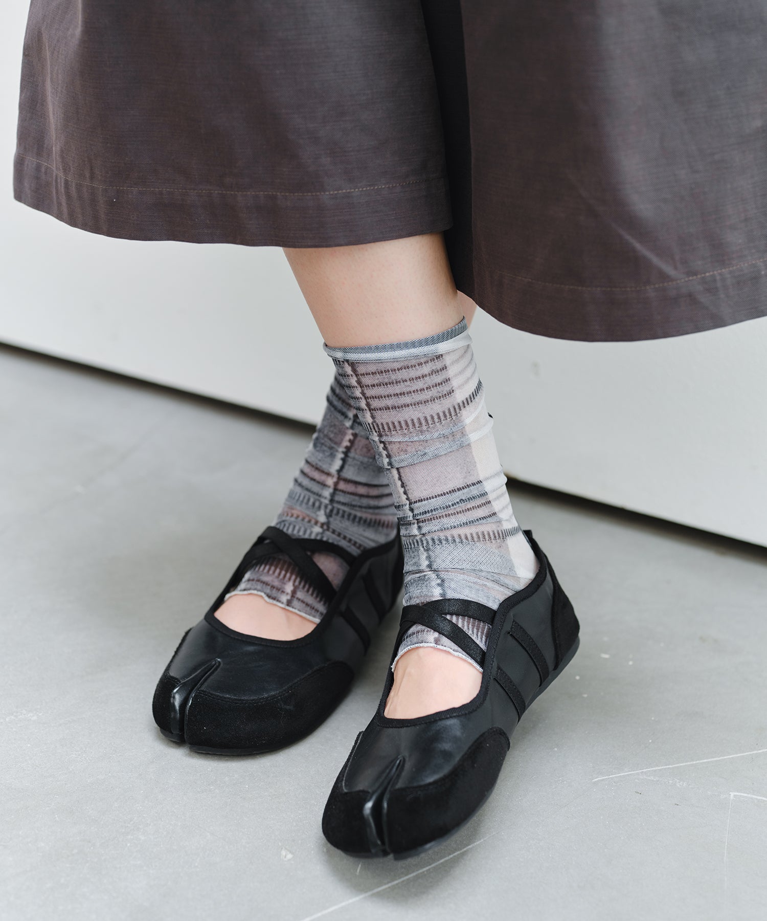 「9月下旬出荷予定」Vintage Check Sheer Leg Warmers