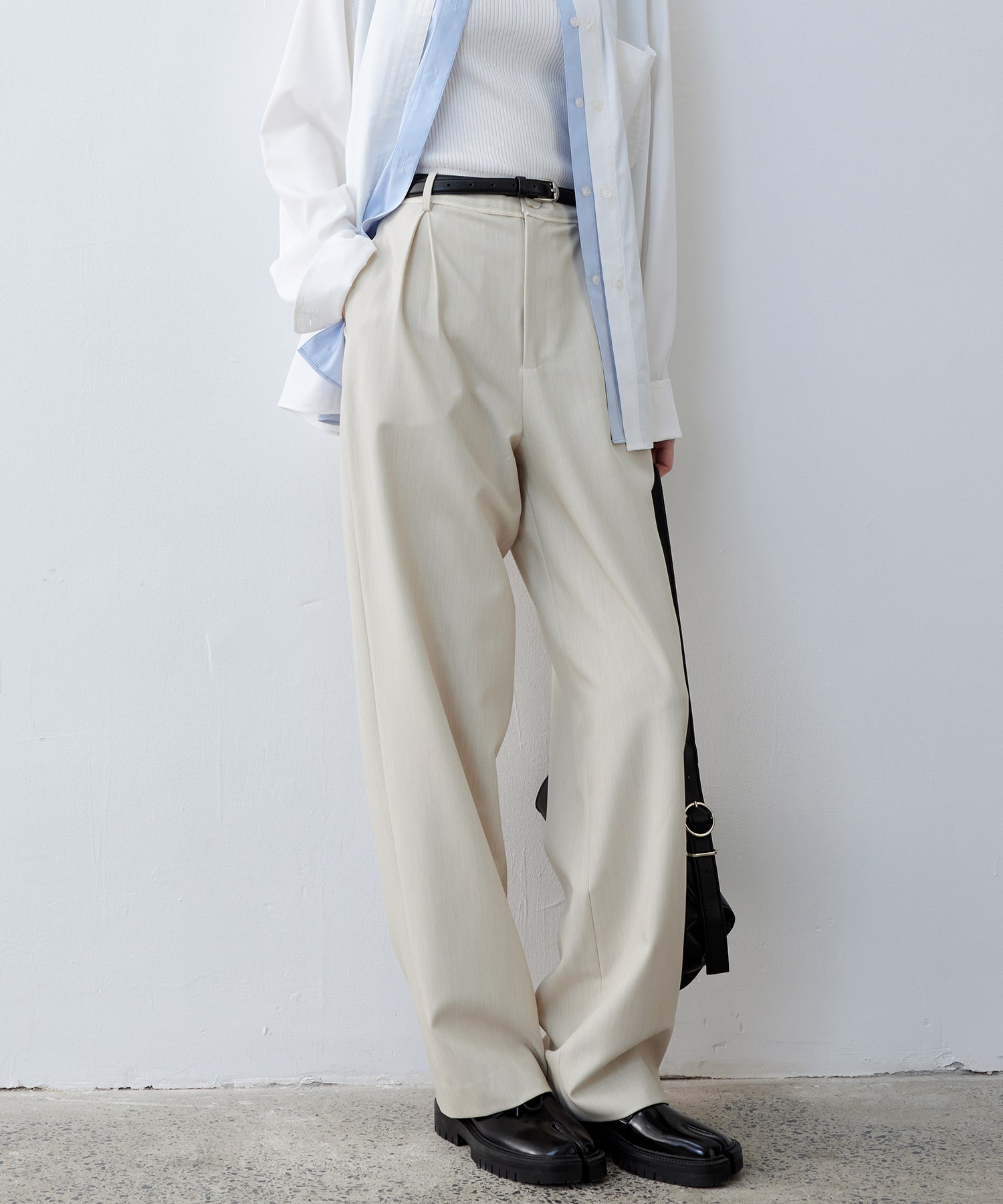 Mid-Rise Tapered Trousers