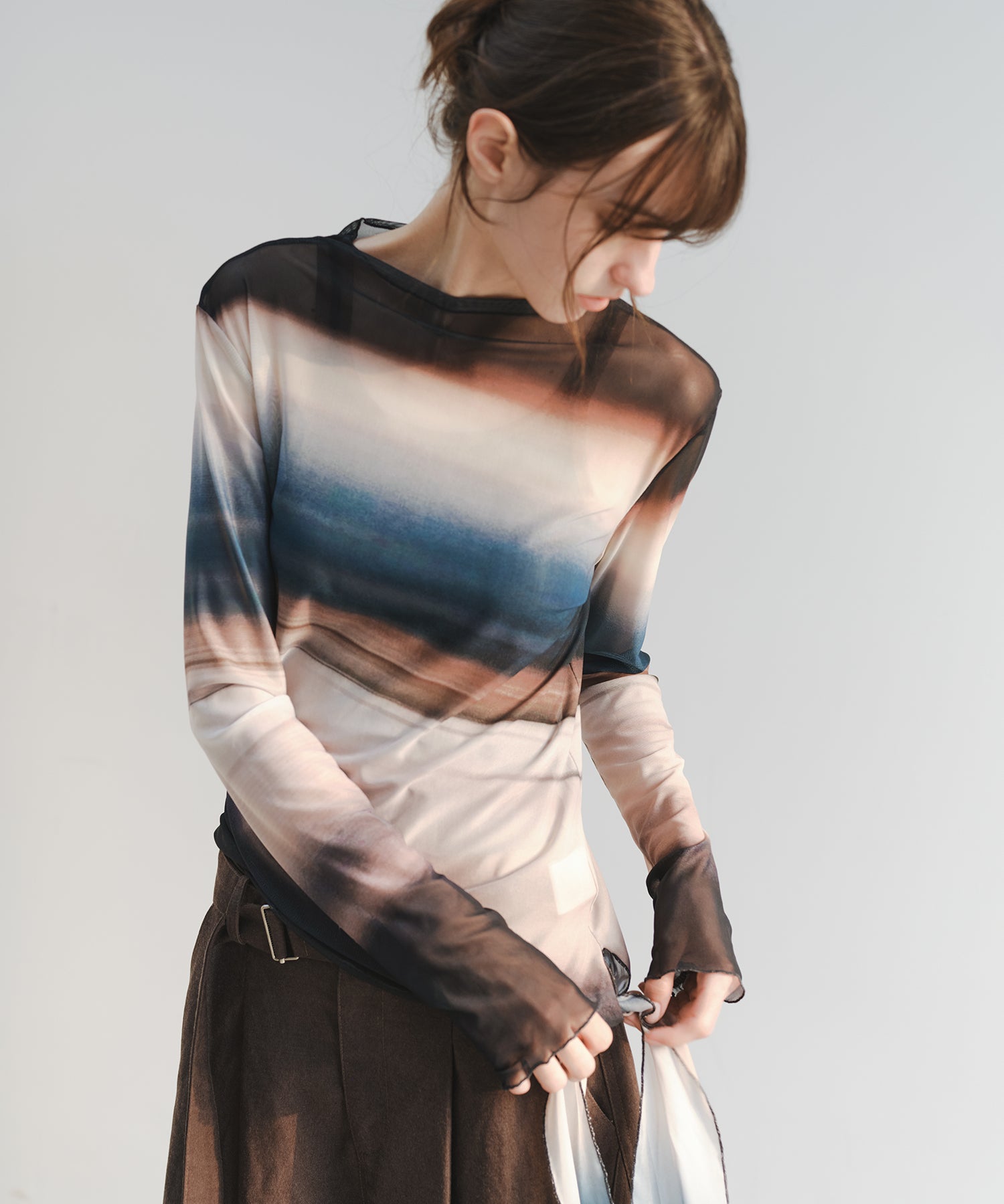 「6月上旬～中旬出荷」Nuanced Gradient Sheer Top