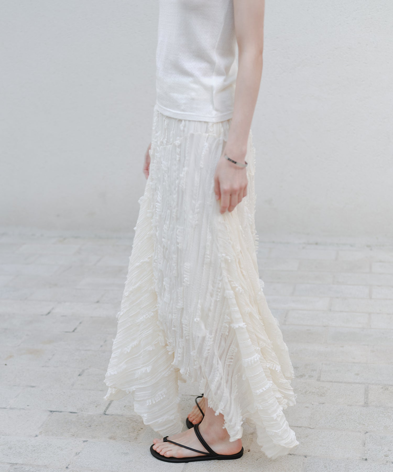 「7月中旬～下旬出荷」Feather Texture Asymmetric Skirt