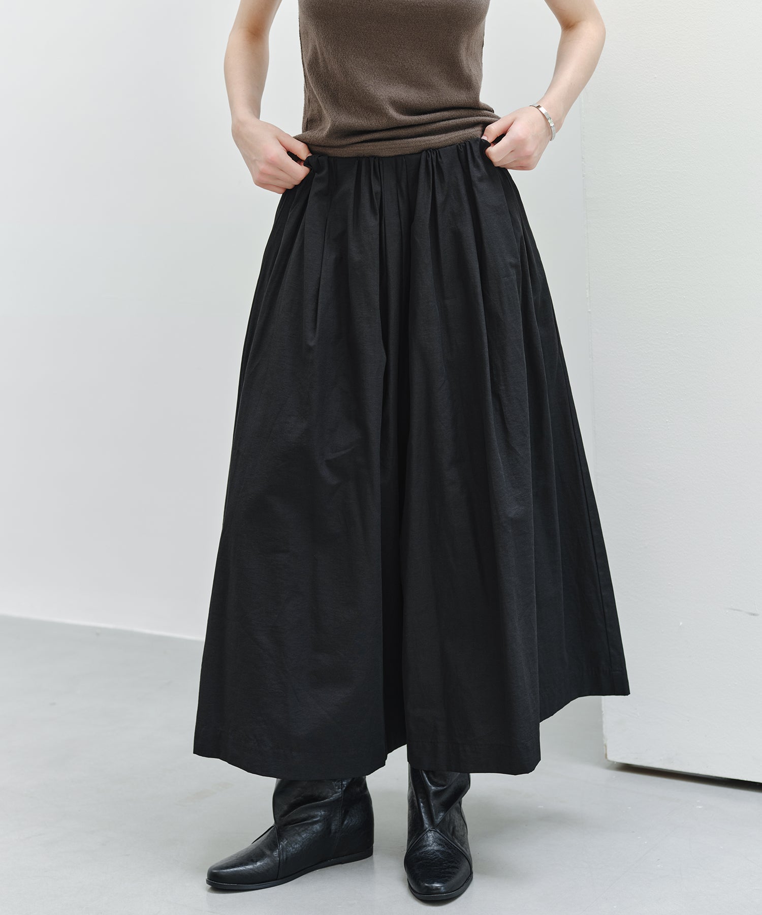 「9月下旬出荷予定」Matte Tuck Wide Skants