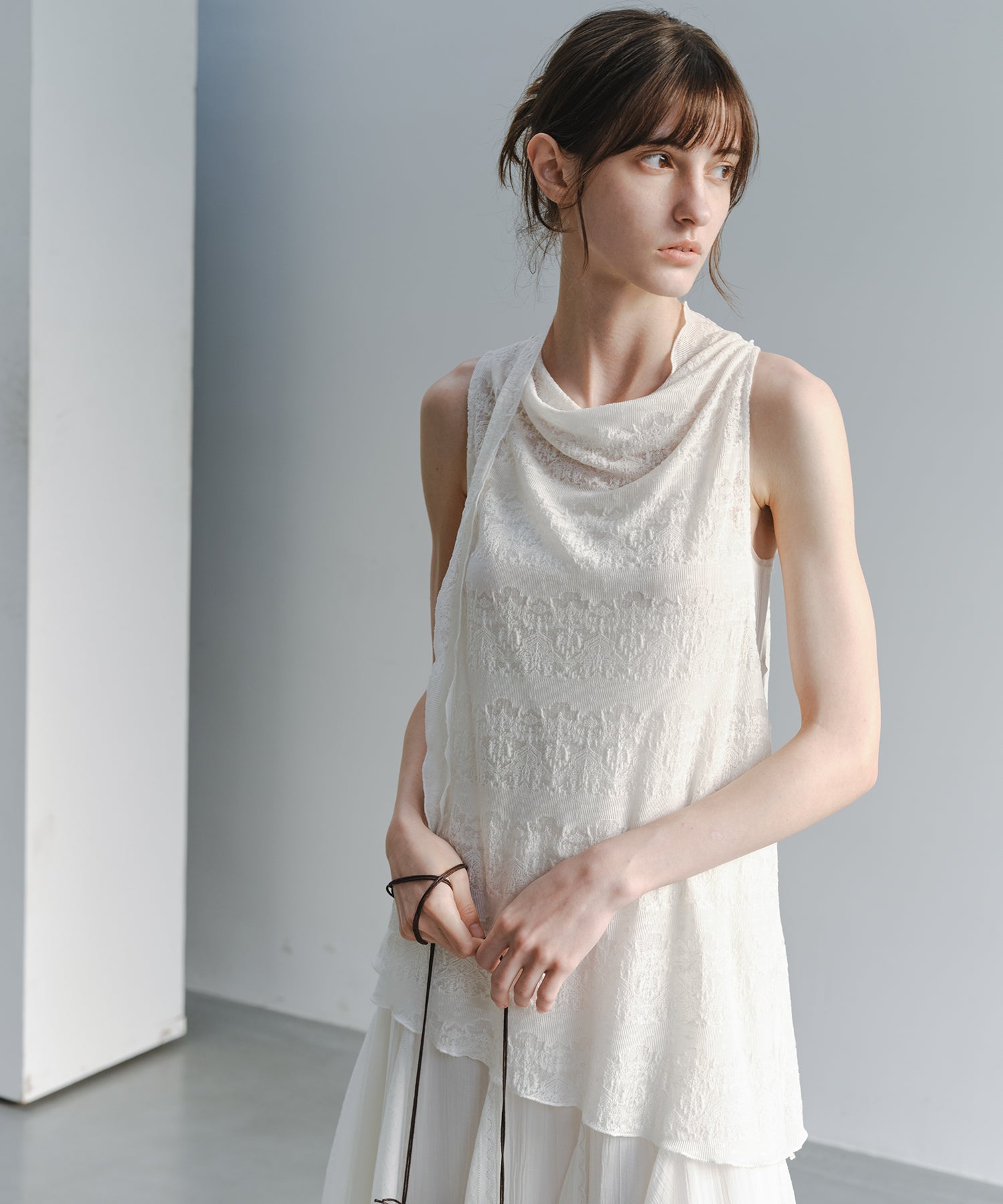 「8月中旬～下旬出荷」Jacquard Sheer Draped Sleeveless Top