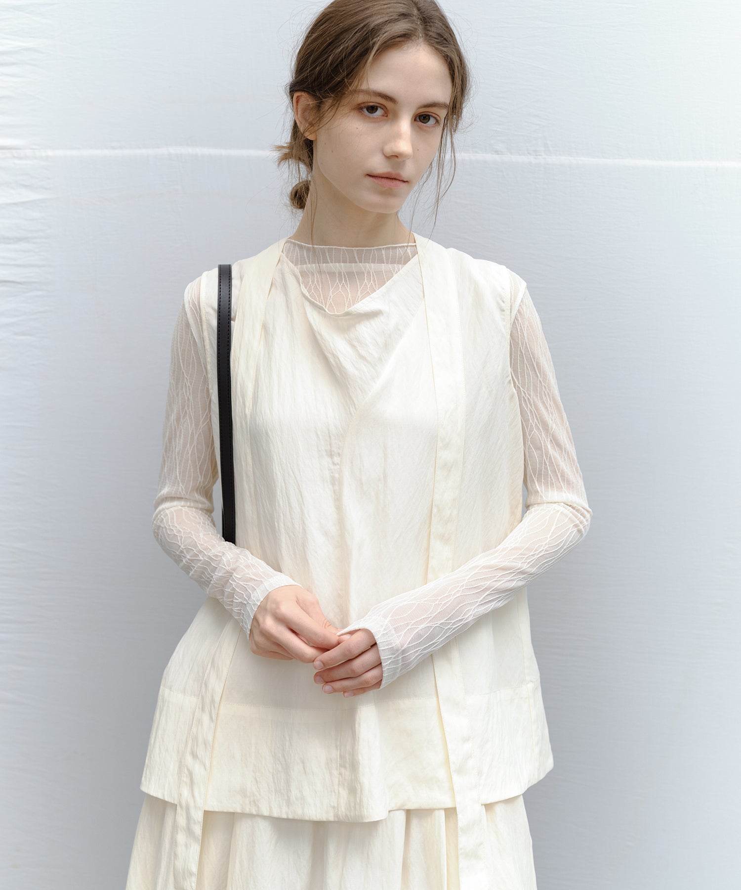 「4月中旬～下旬出荷」Draped Neck Sleeveless Top