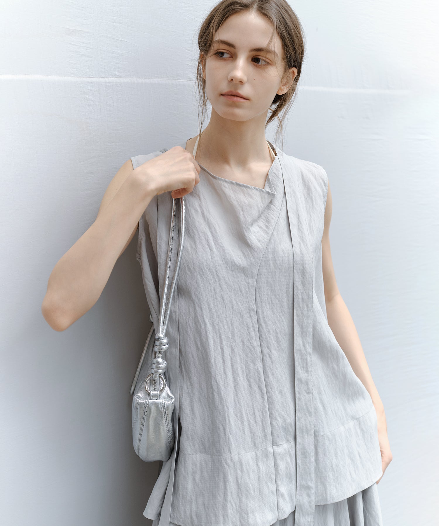 dydoshopバースドレープトップ 25ss draped topシズニルック Draped Neck Sleeveless Top