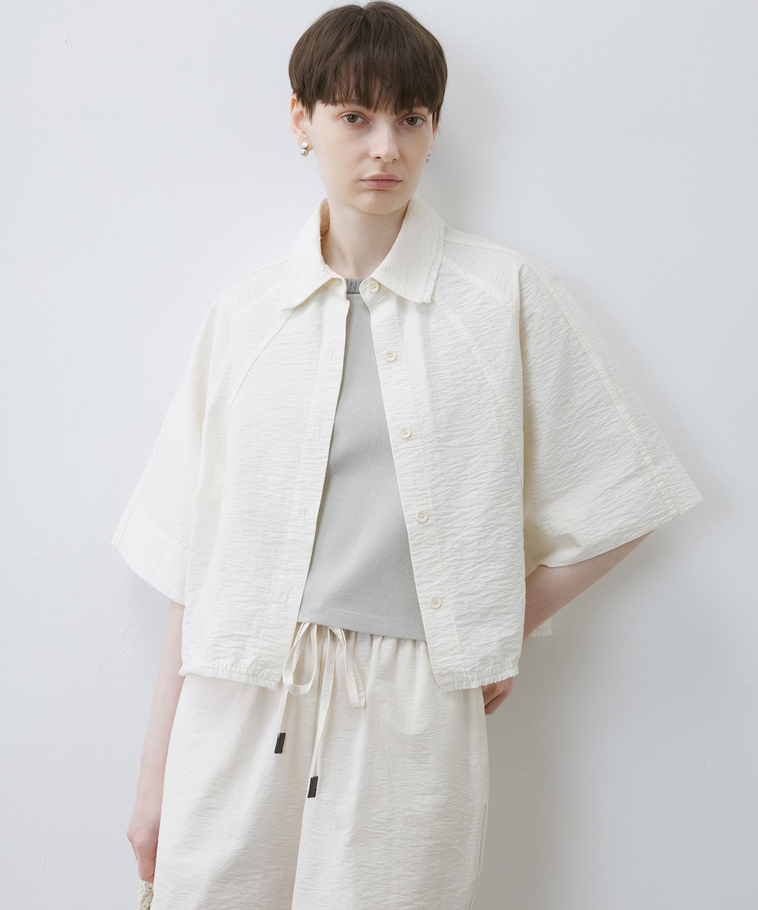 Artisanal Texture Shirt with Fringe Design – 5-Sleeve Raglan Style