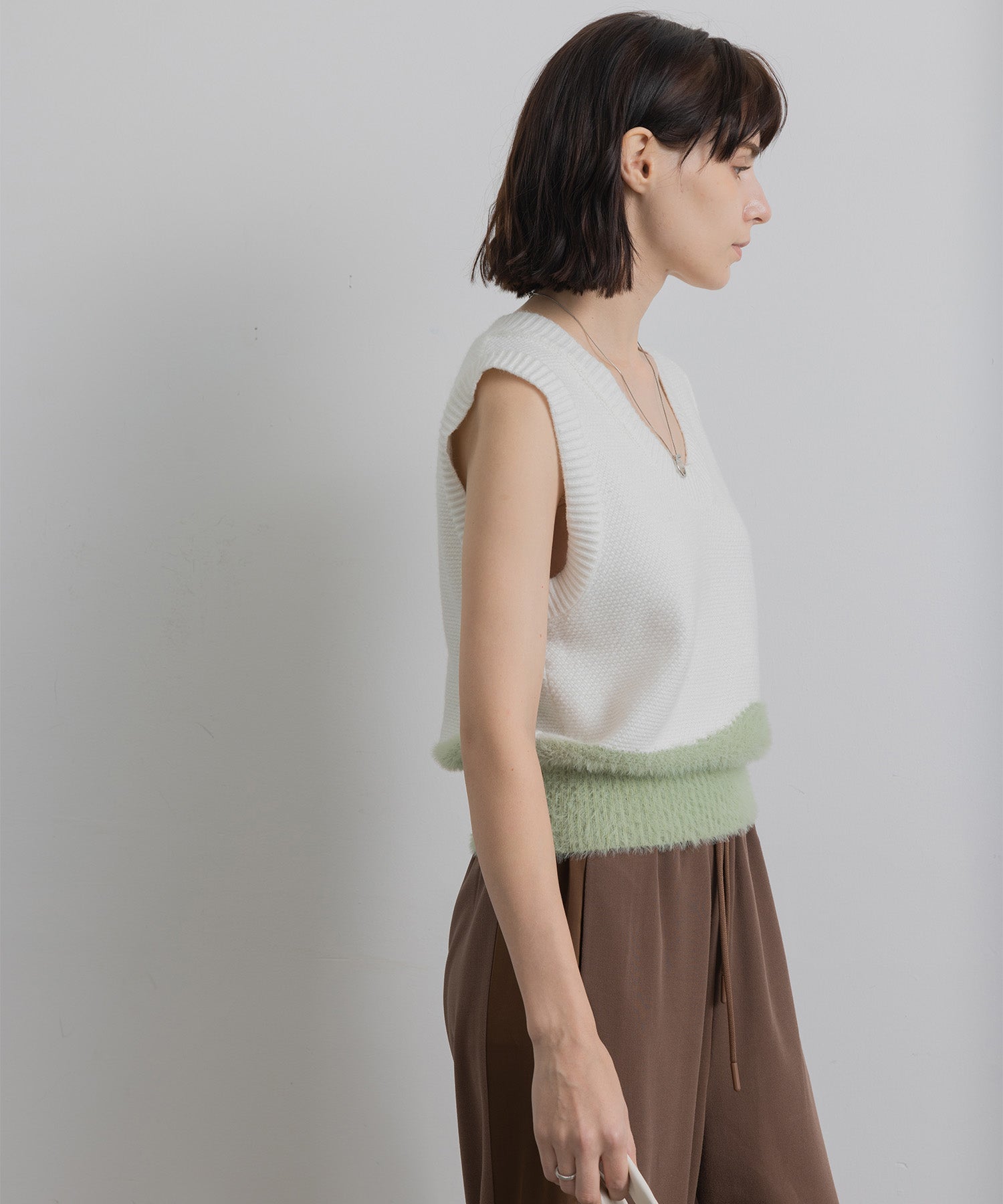 Wave docking knit vest