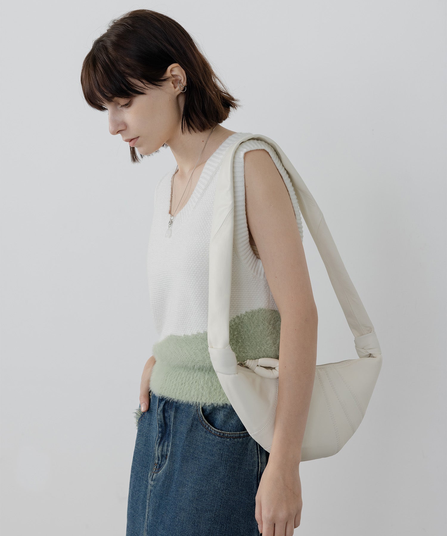 Wave docking knit vest