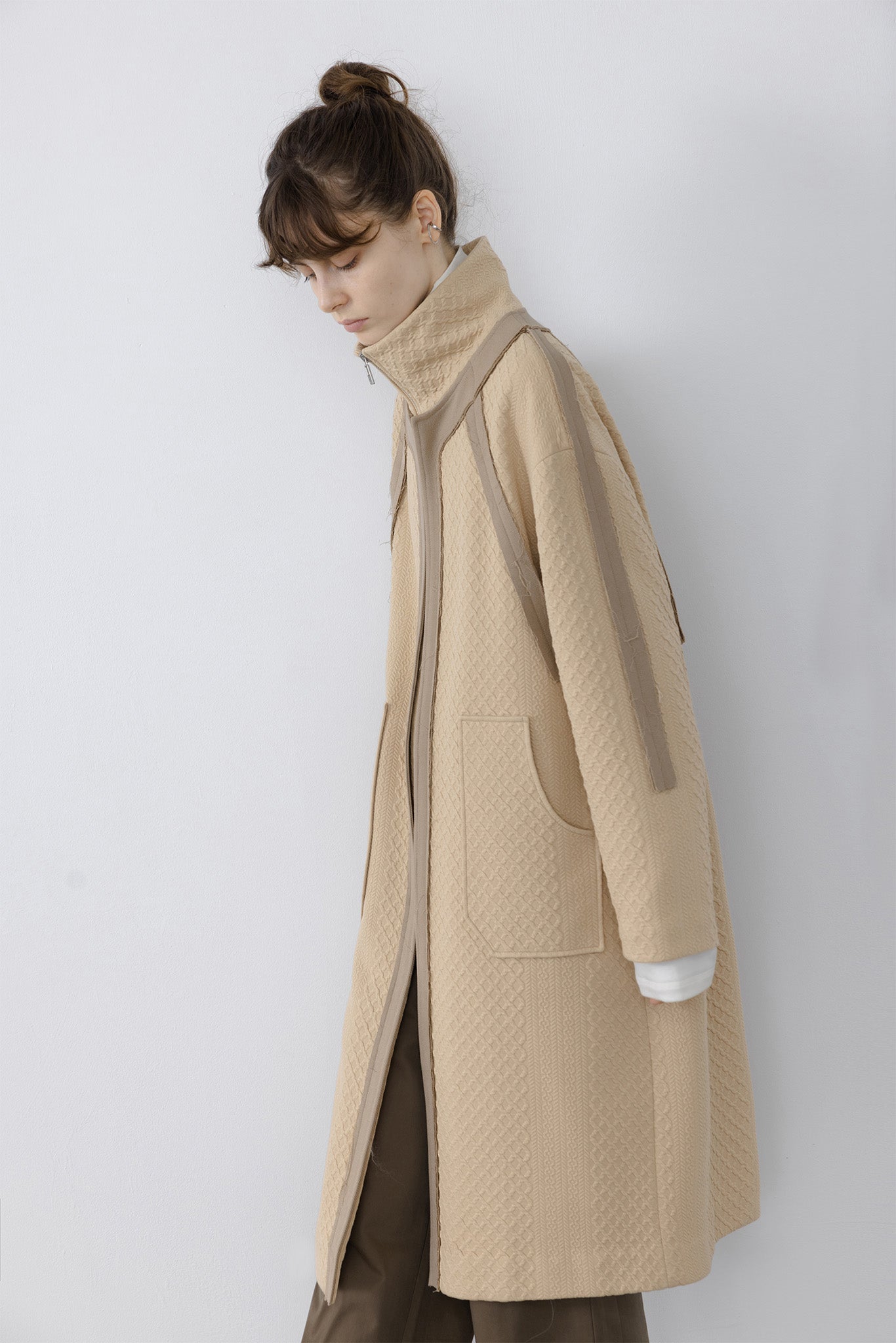 Cut-off line cable jacquard high neck long coat 