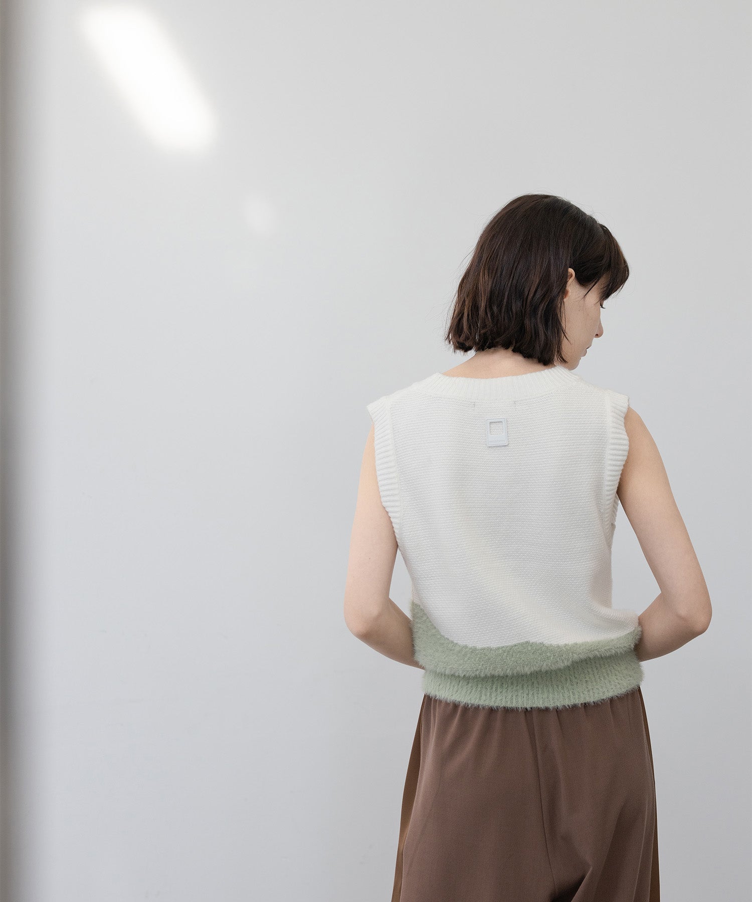 Wave docking knit vest