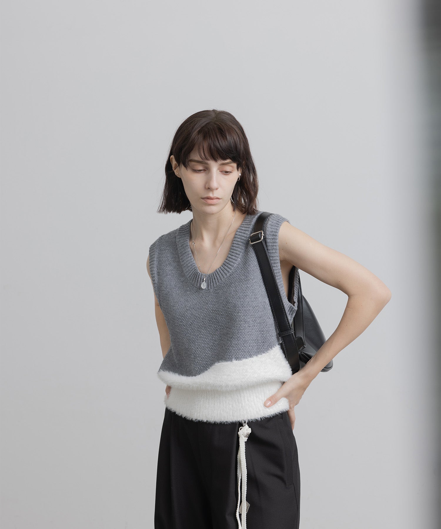 Wave docking knit vest