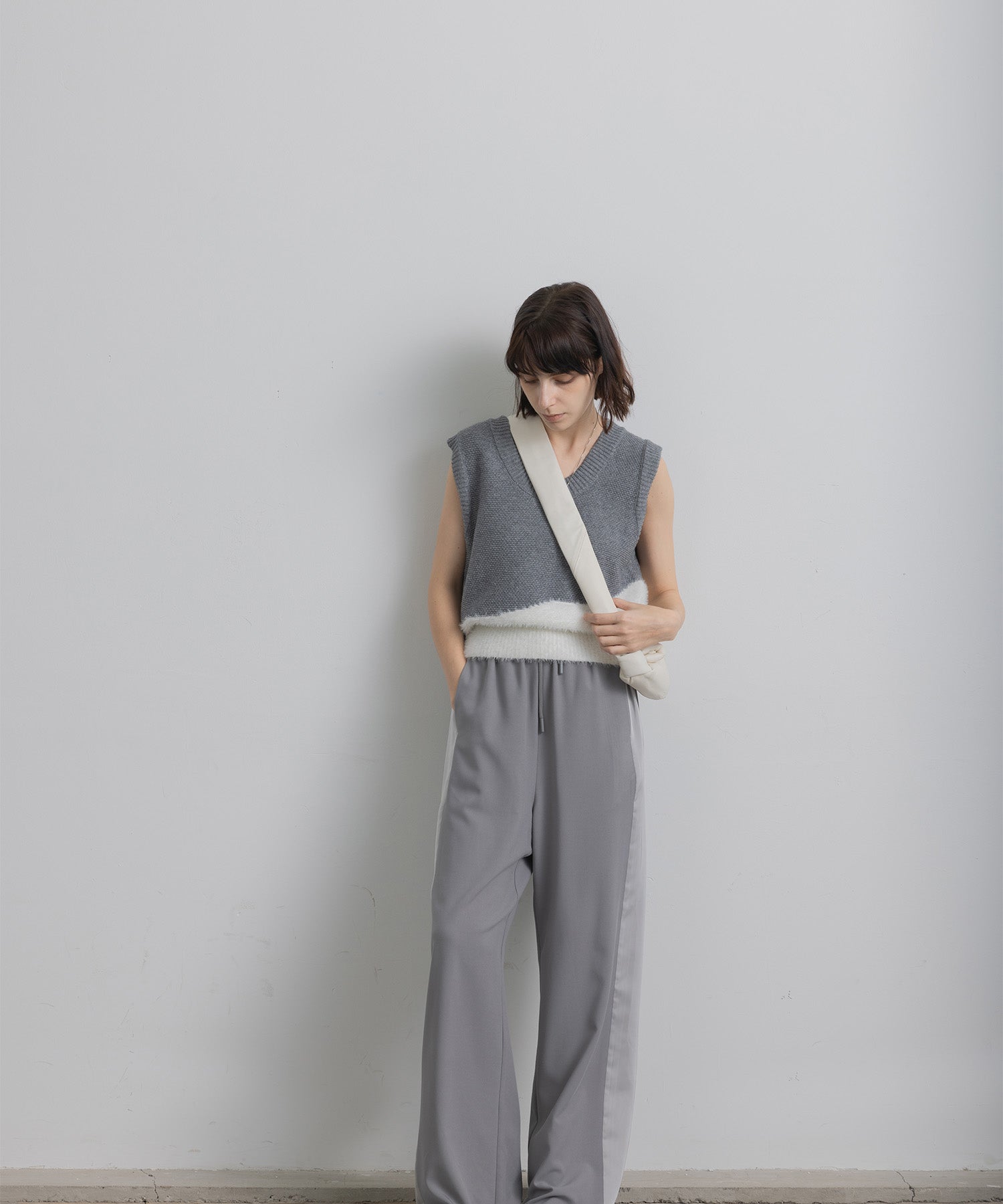 Wave docking knit vest
